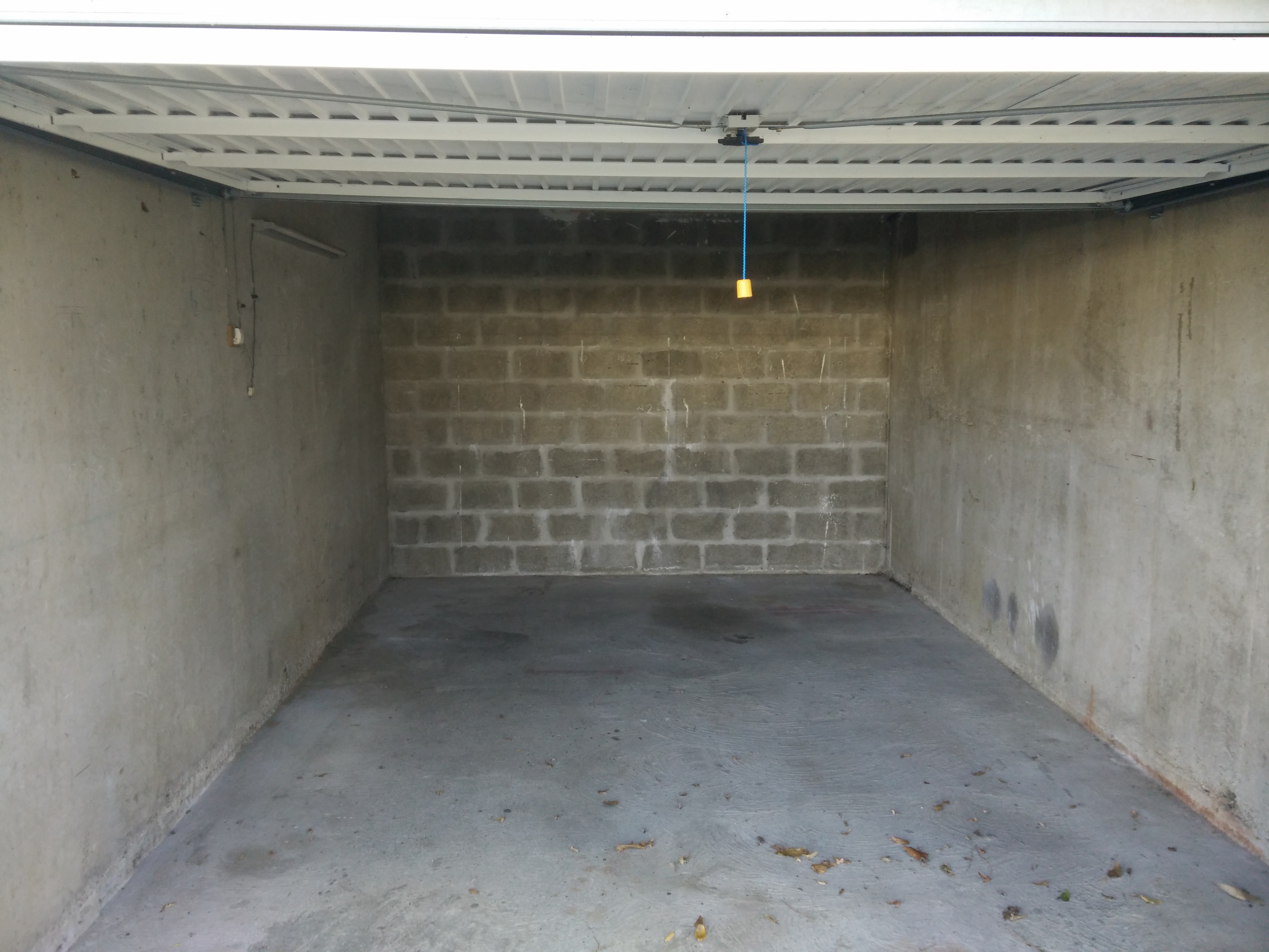 Large garage à louer à Cenon proche ligne