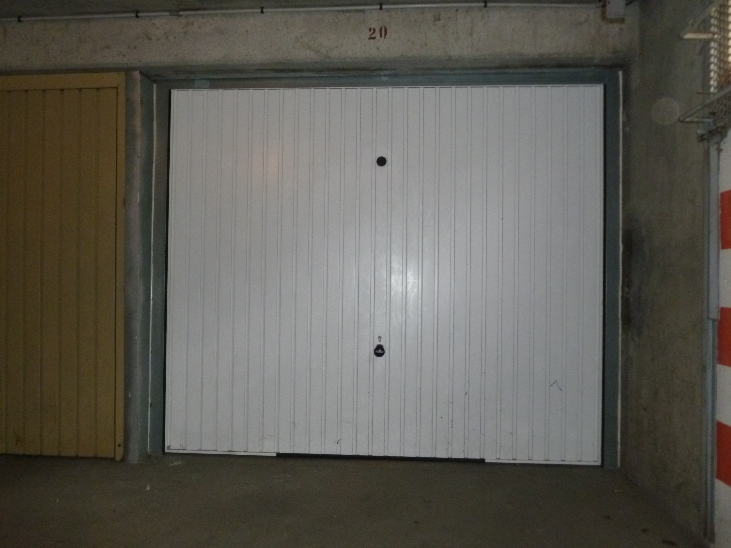 INTRA - Box Garage fermé pas cher