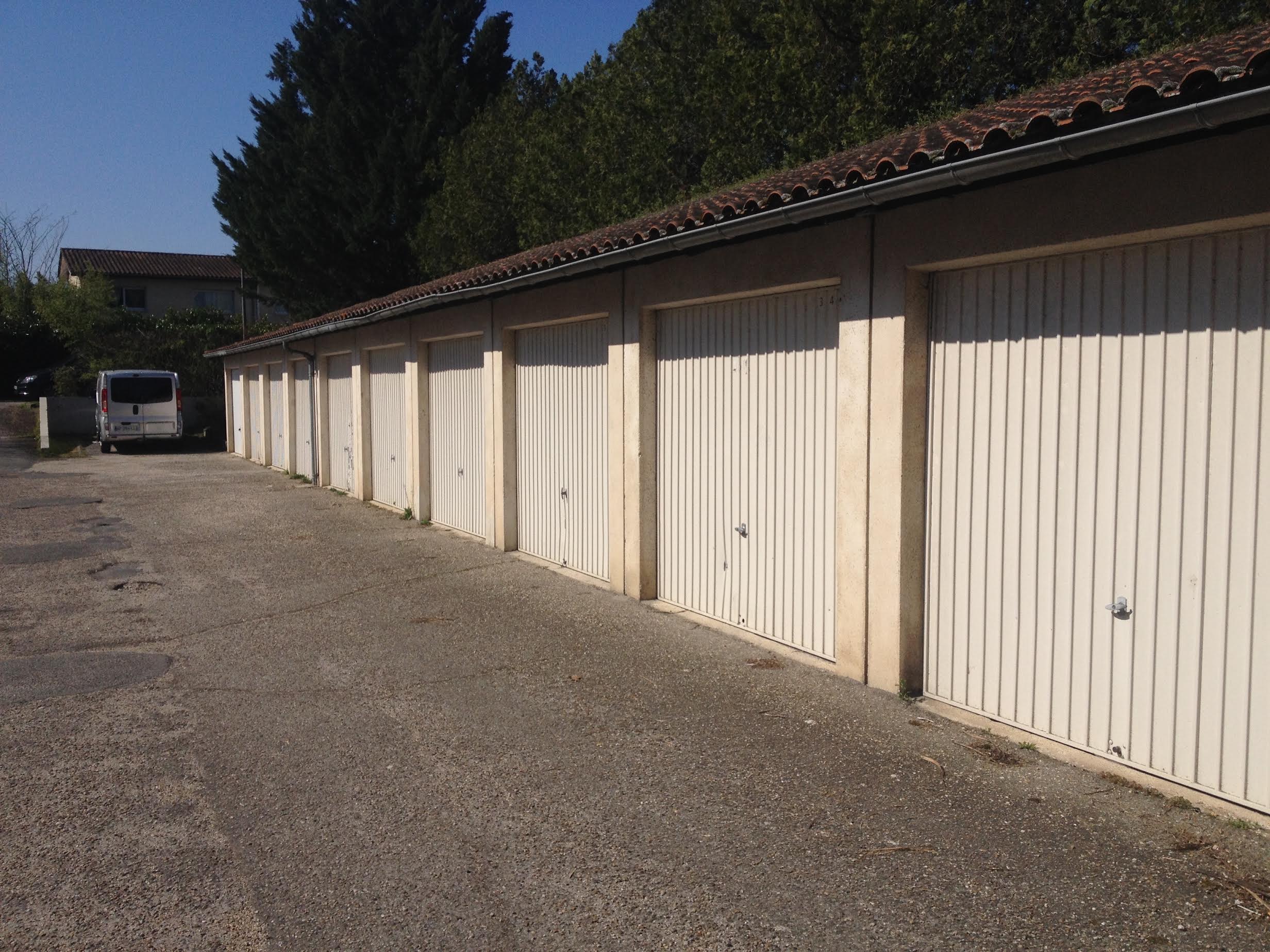 Garde-meuble de plain-pied