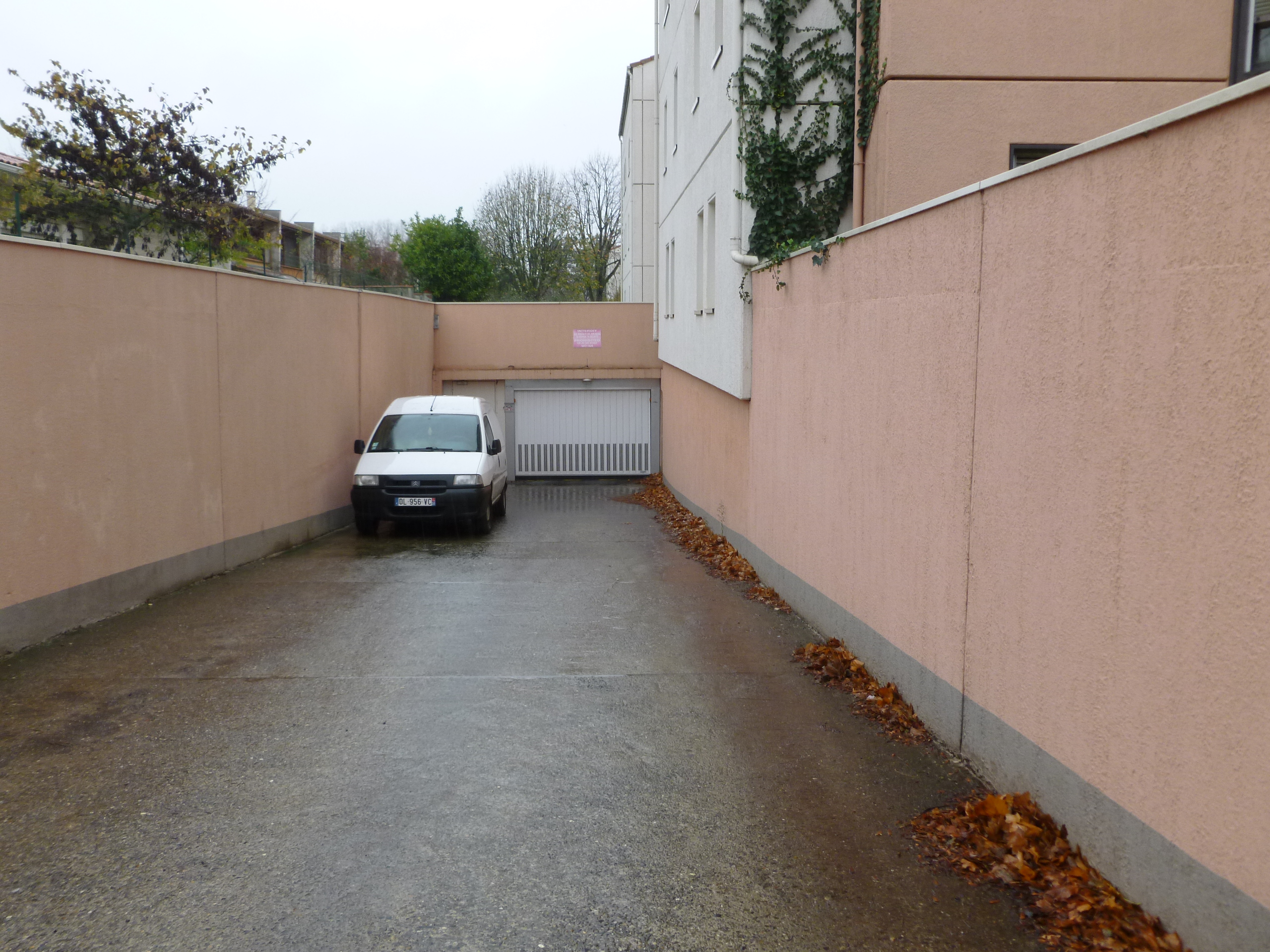 INTRA - Box à louer - STATIONNEMENT
