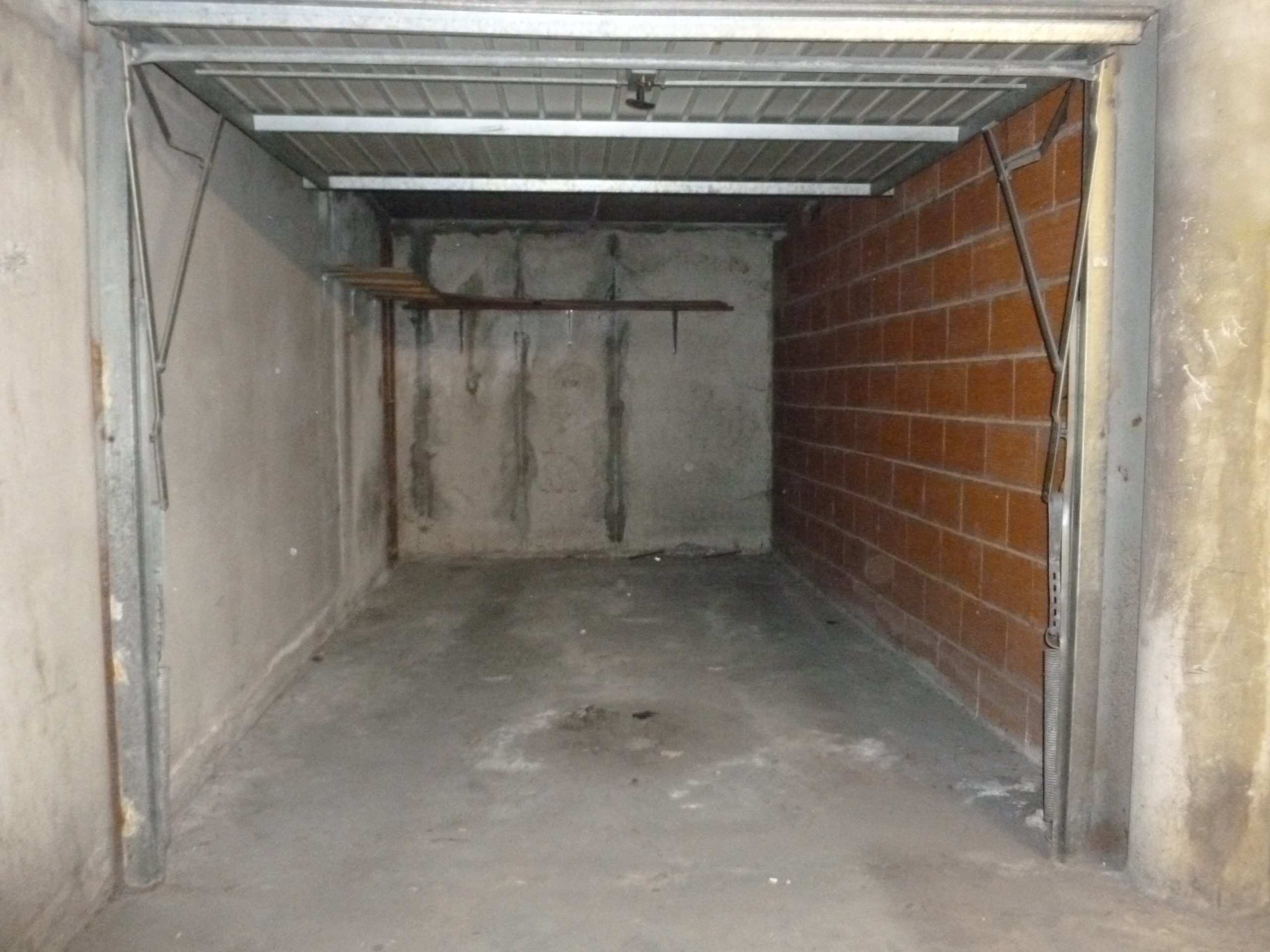 INTRA - Garage fermé