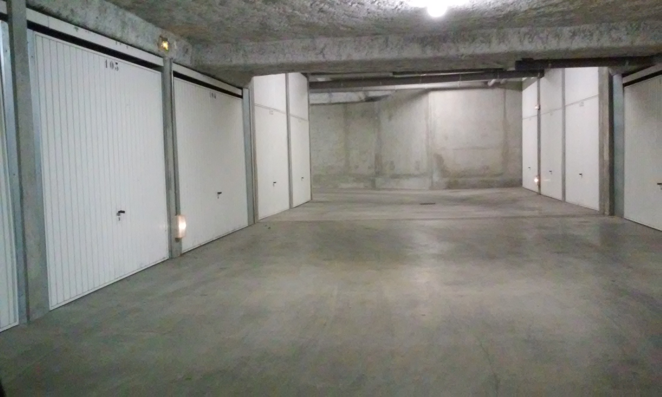 Grand garage à louer / Feyzin