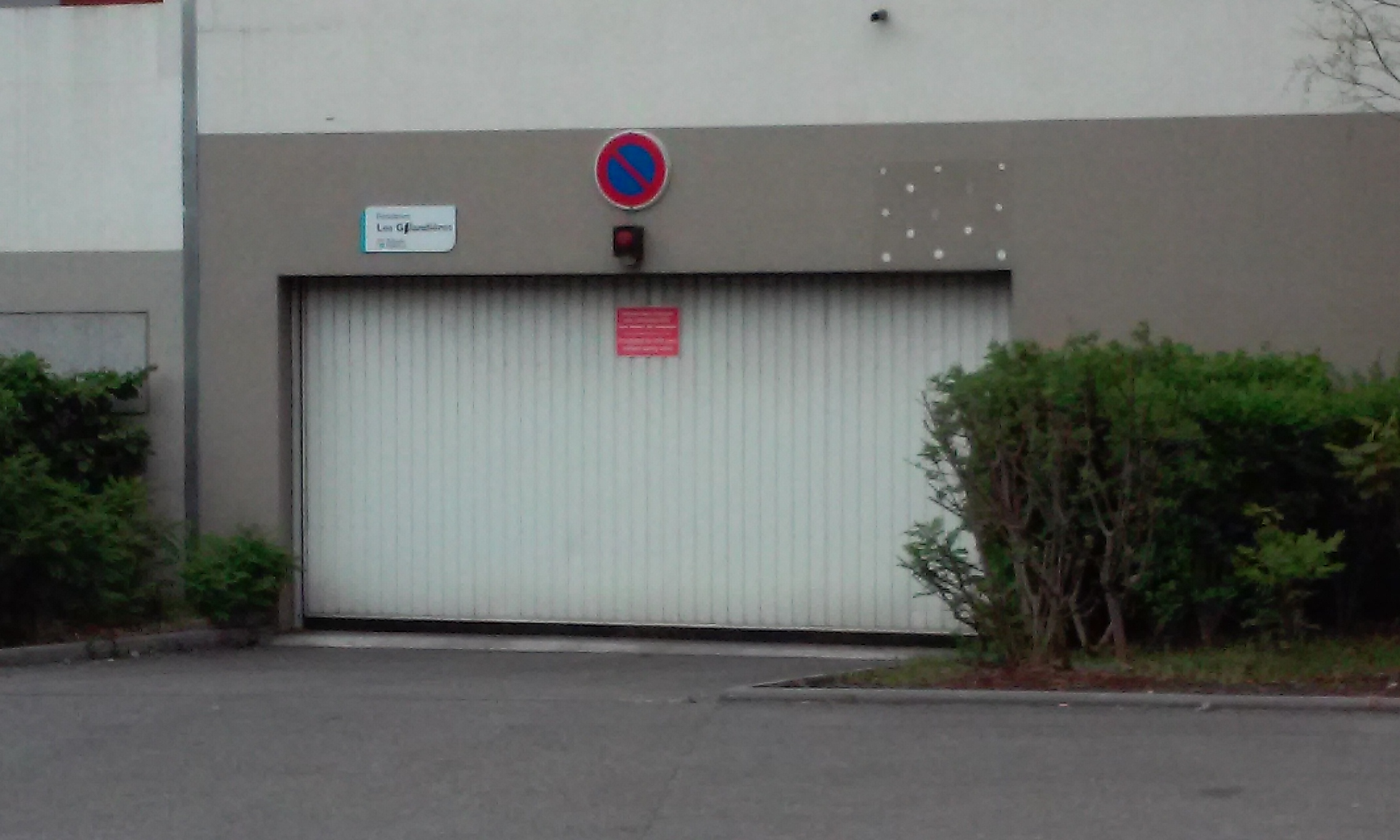 Grand garage à louer / Feyzin