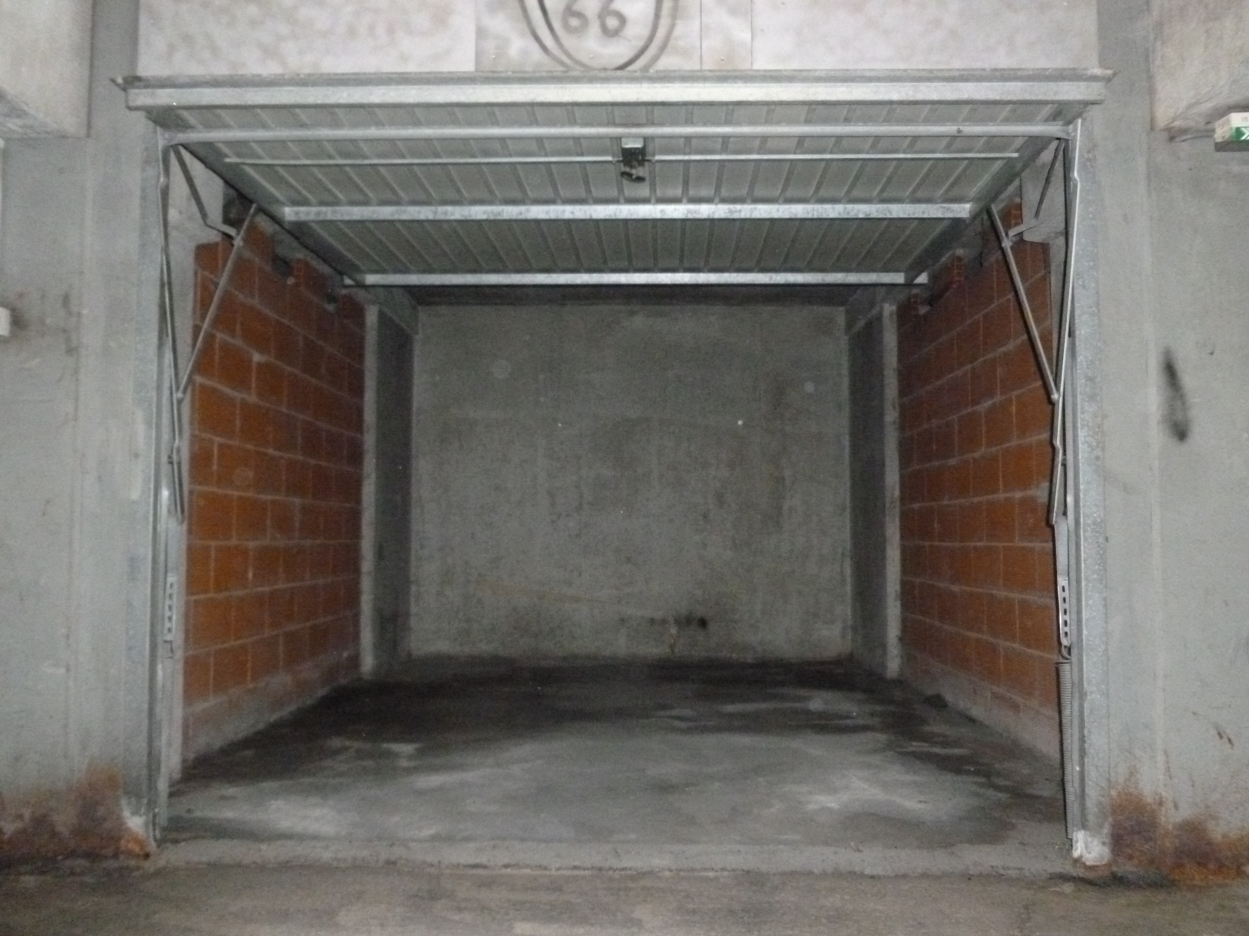 INTRA - Box à louer - STATIONNEMENT