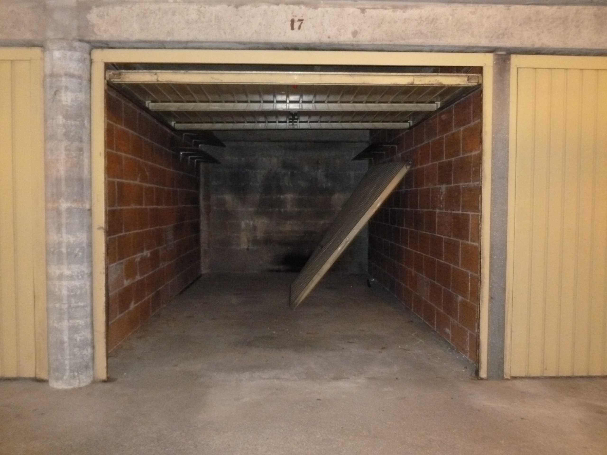 INTRA - Location garage / Toulouse Minimes (31200)