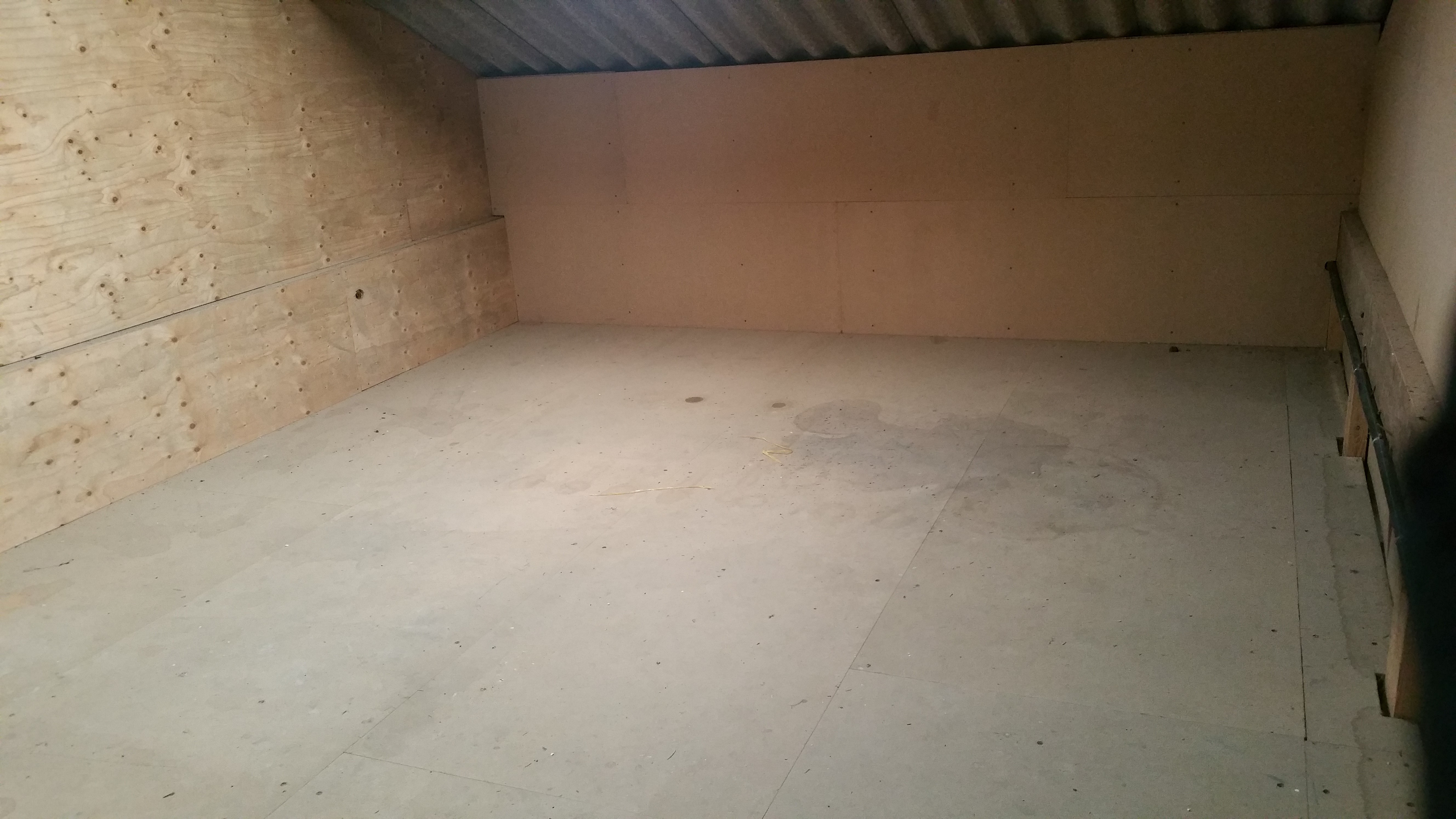 Grand espace de stockage à louer