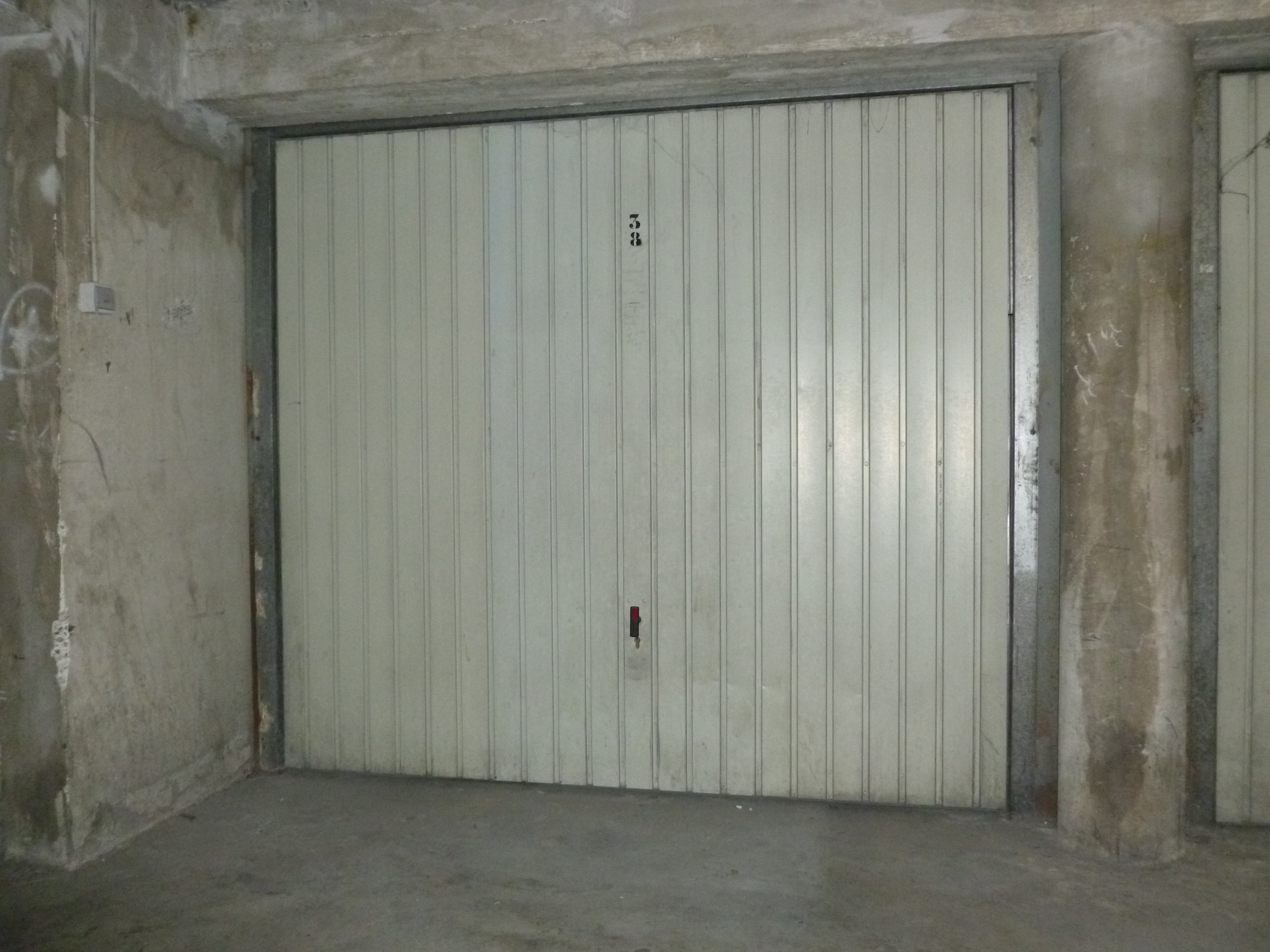 INTRA - Garage fermé