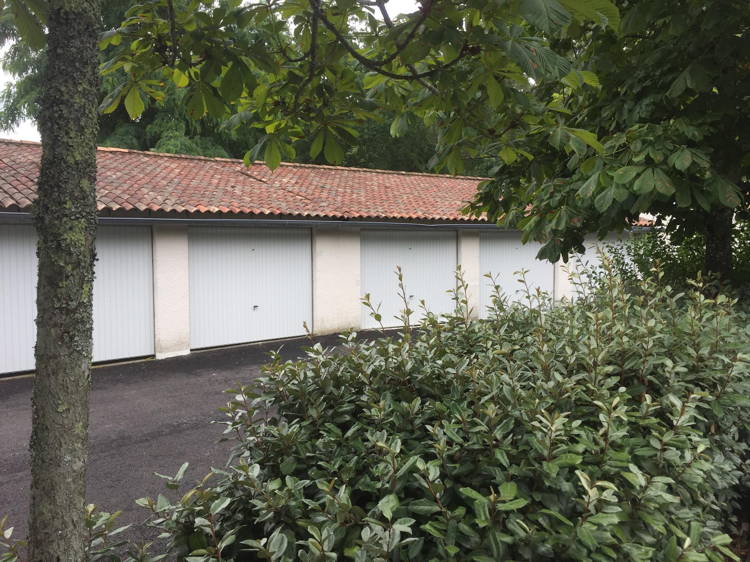 Grand garage à louer - La Teste de