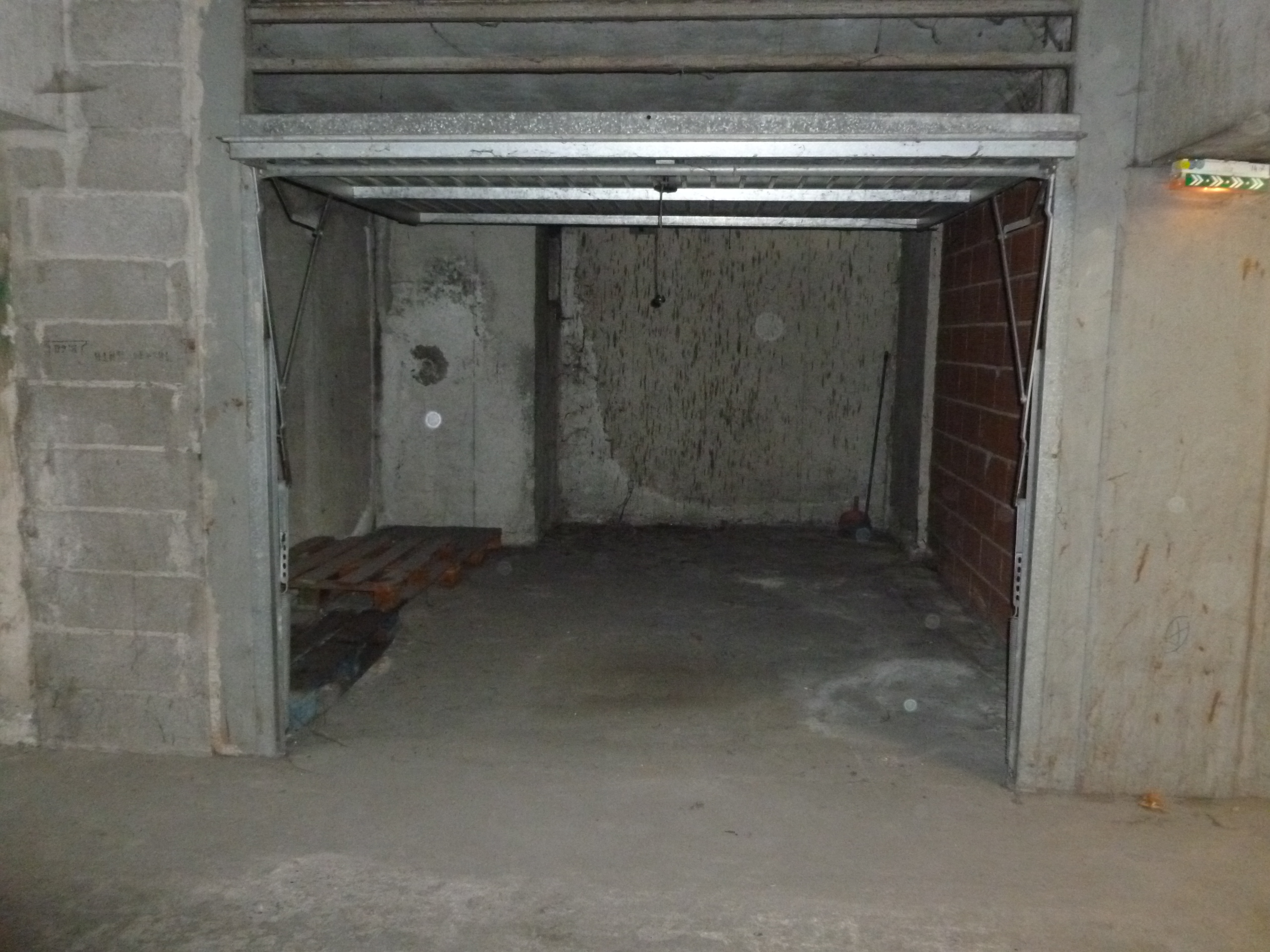 INTRA - Box fermé à louer