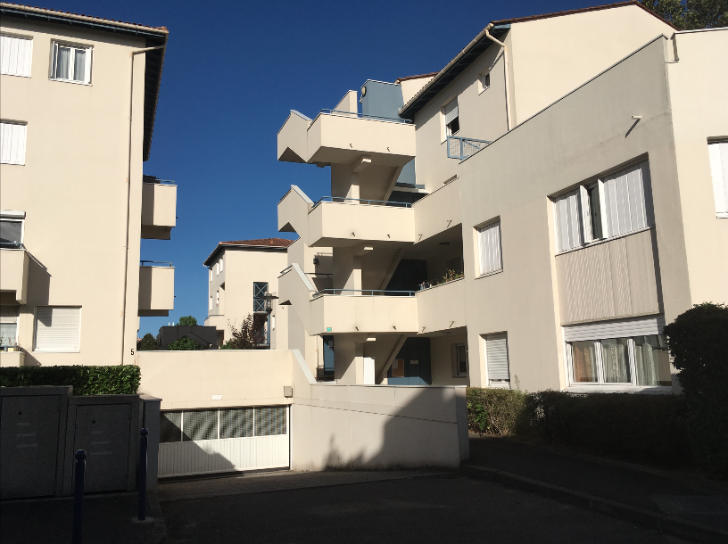 Parking fermé / garage à louer