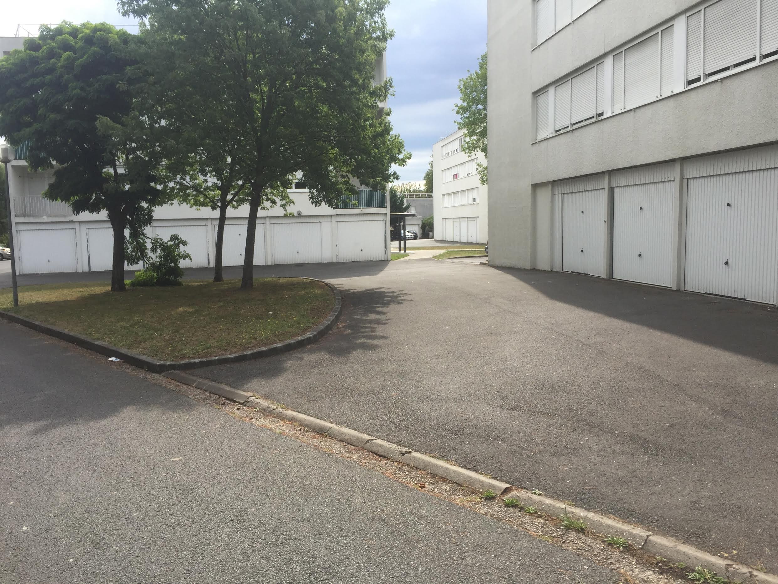 Location parking fermé