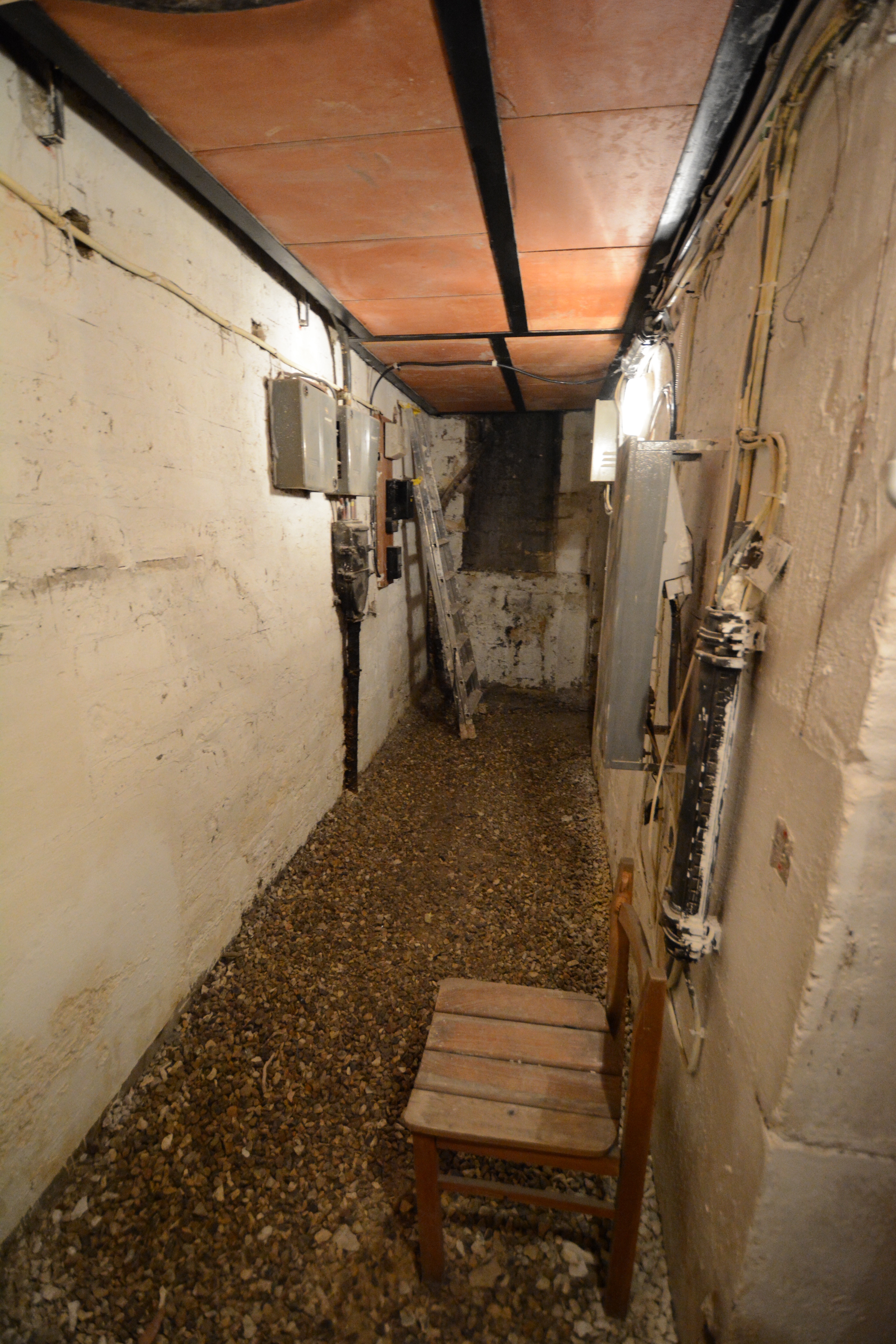 Grande cave sèche et sécurisée - Paris 8