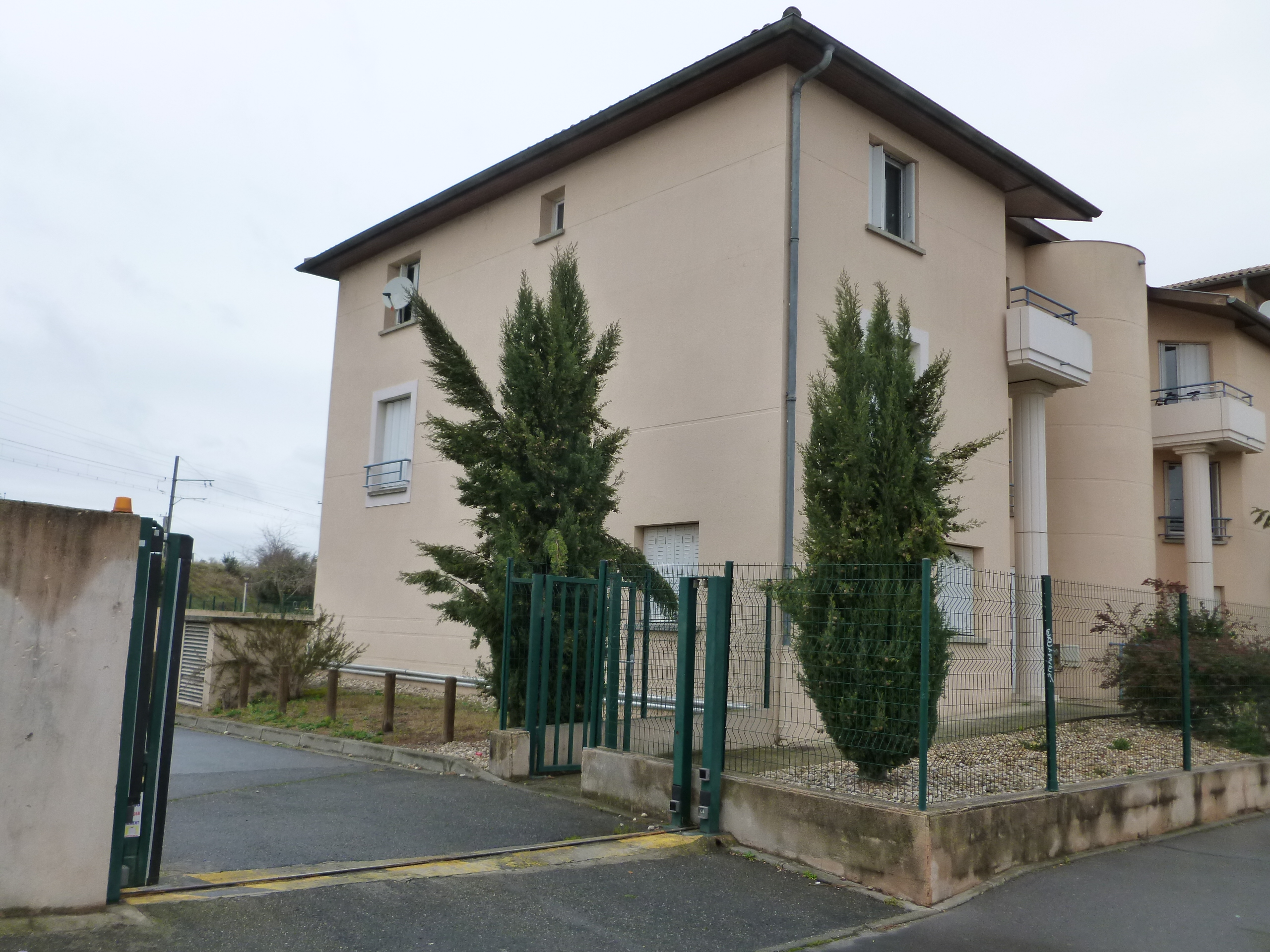 INTRA - Garage à louer