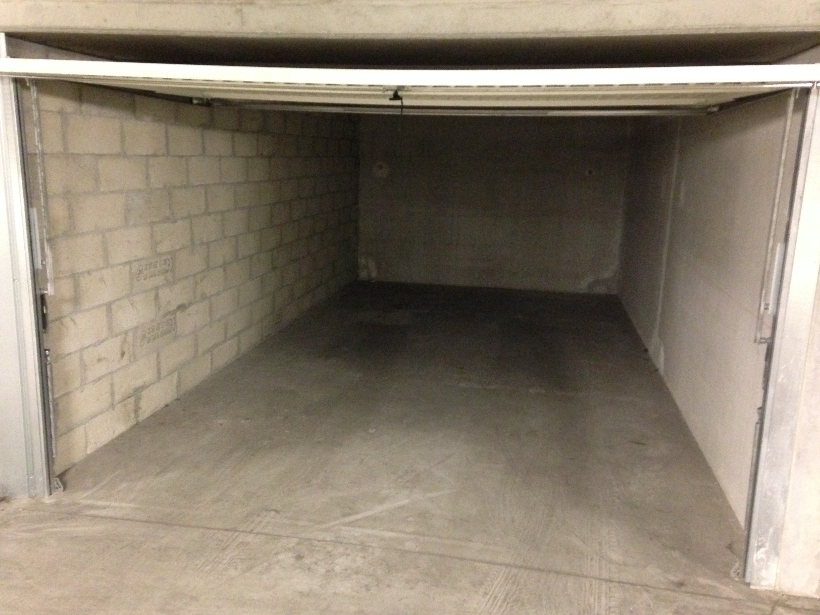 Garage Box 22m2 fermé en sous sol