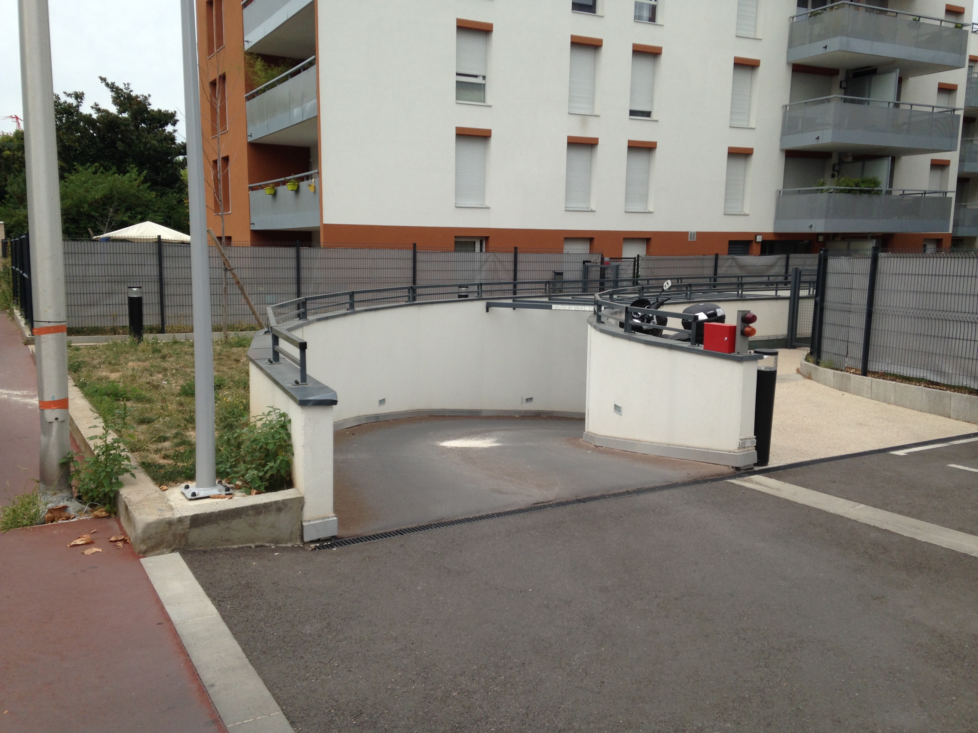 Garage Box 22m2 fermé en sous sol