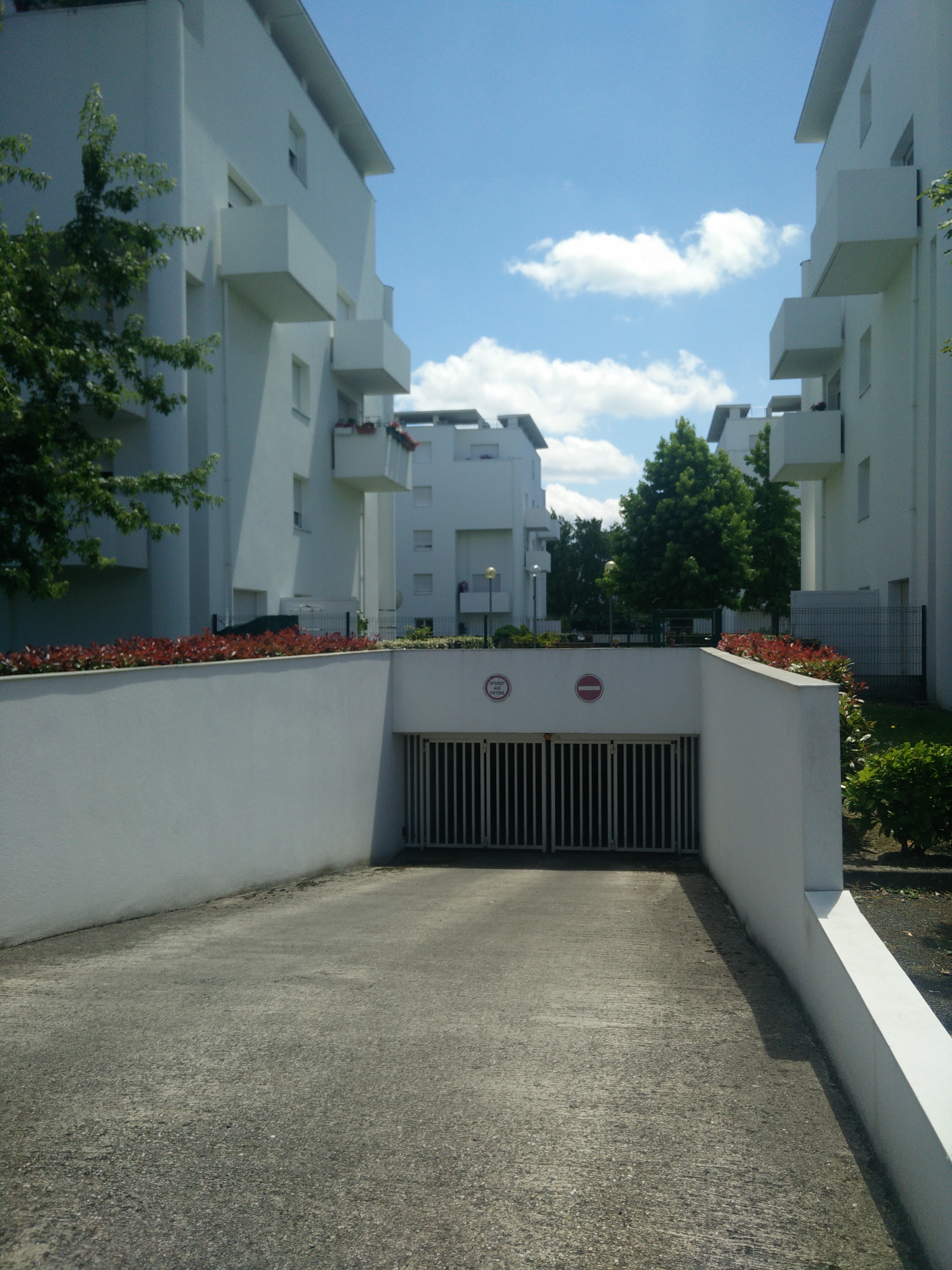 Parking Mérignac / Garage fermé sécurisé