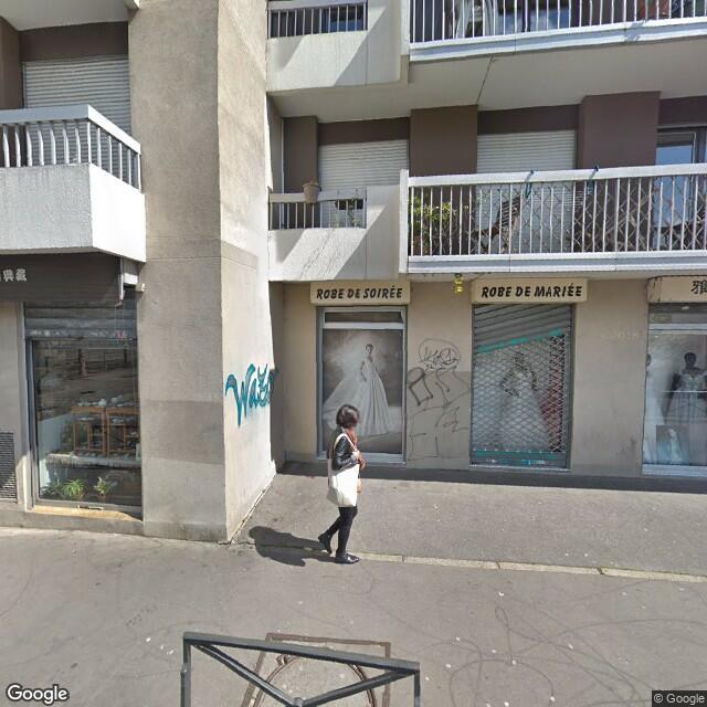 Cave a louer. Accessible par ascenseur.