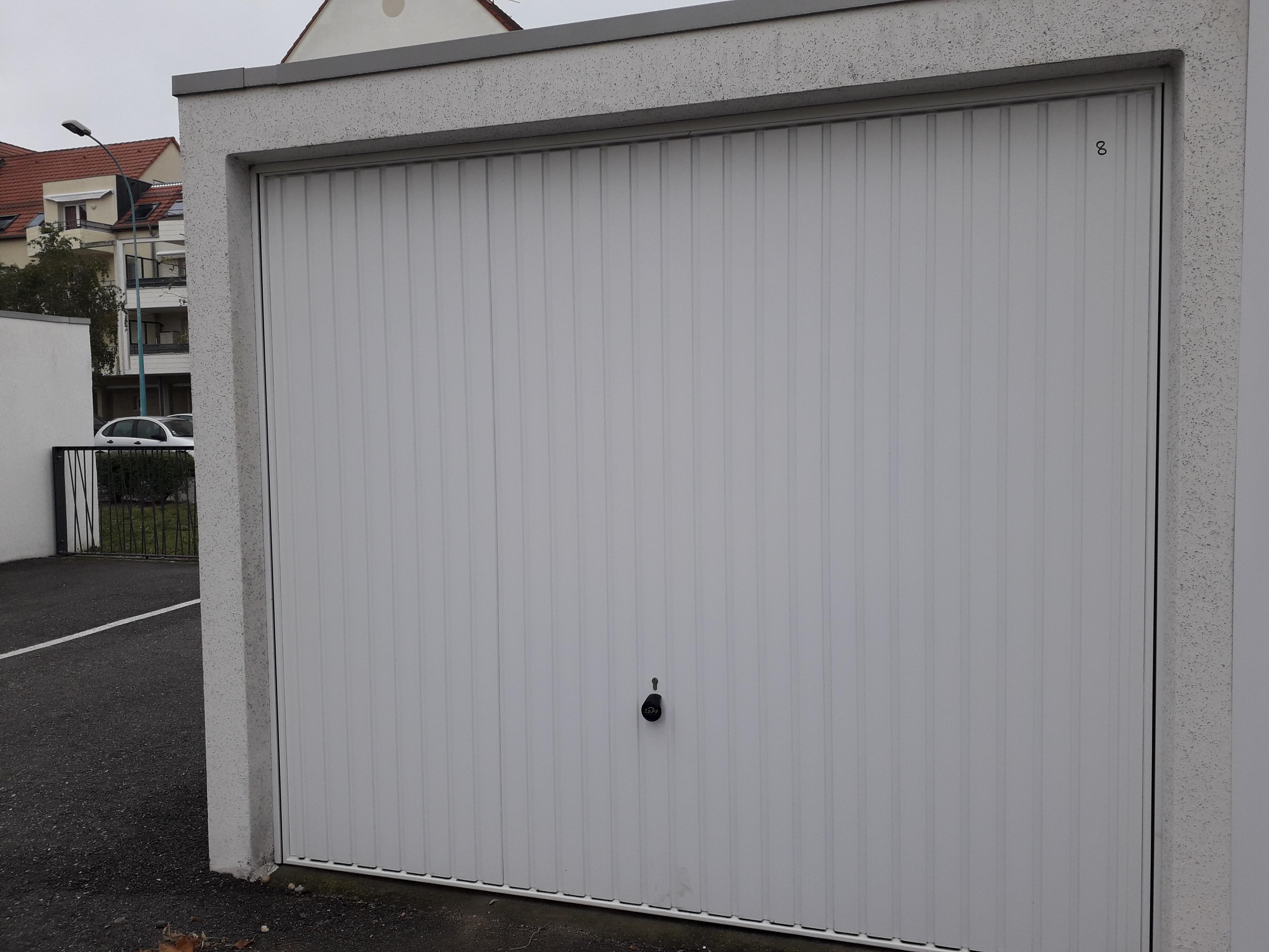 Stockage / garage accessible camion