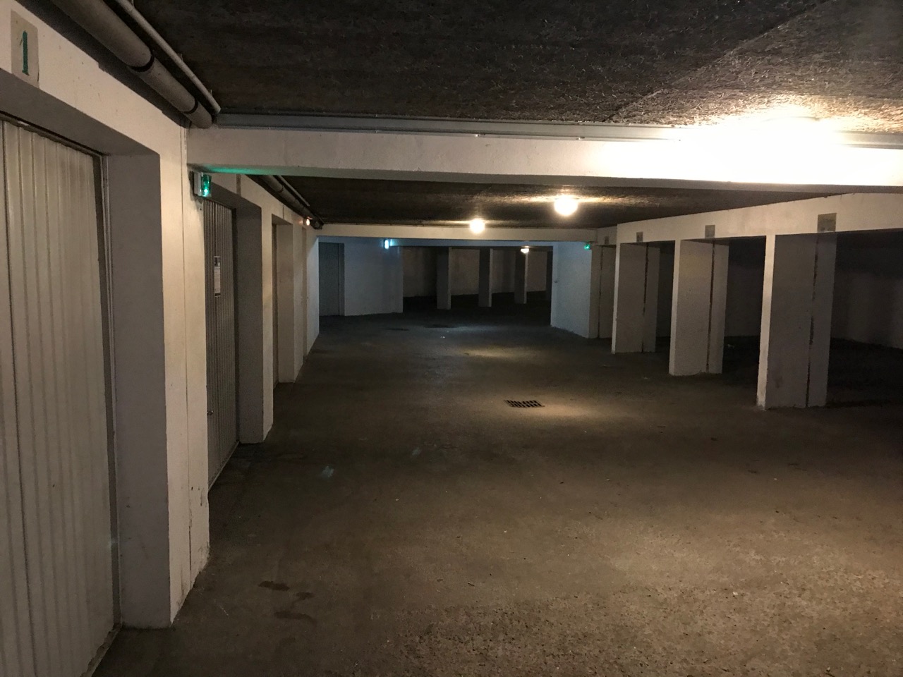 Garage fermé grande superficie