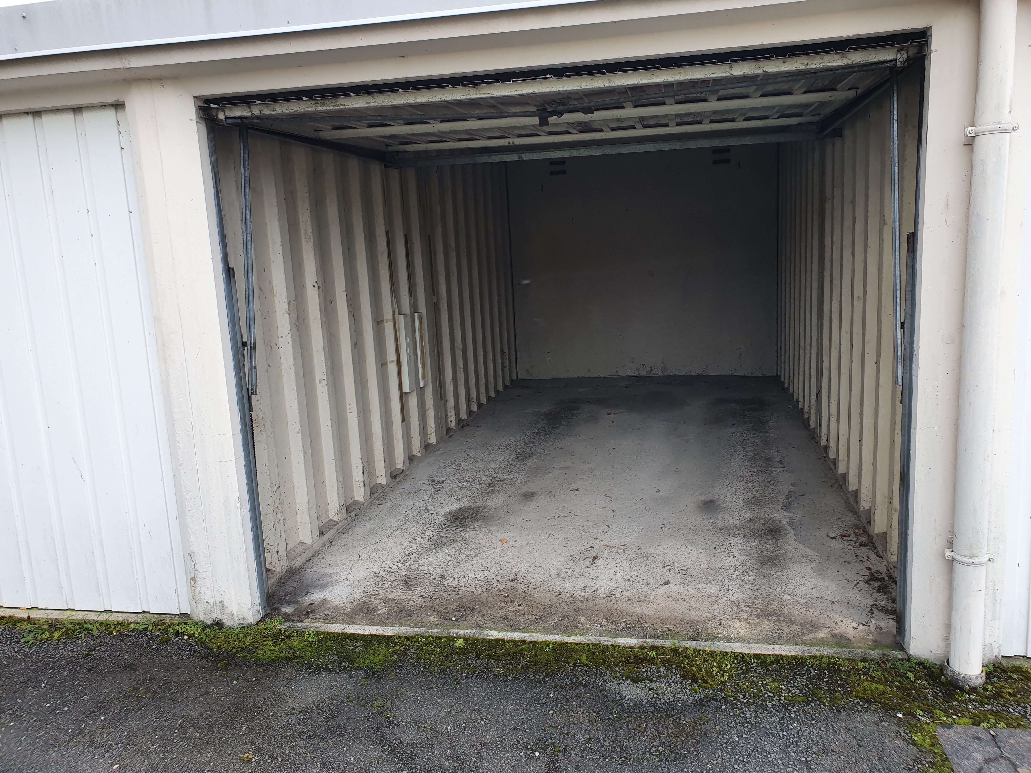 Espace fermé 13m² à louer plain pied