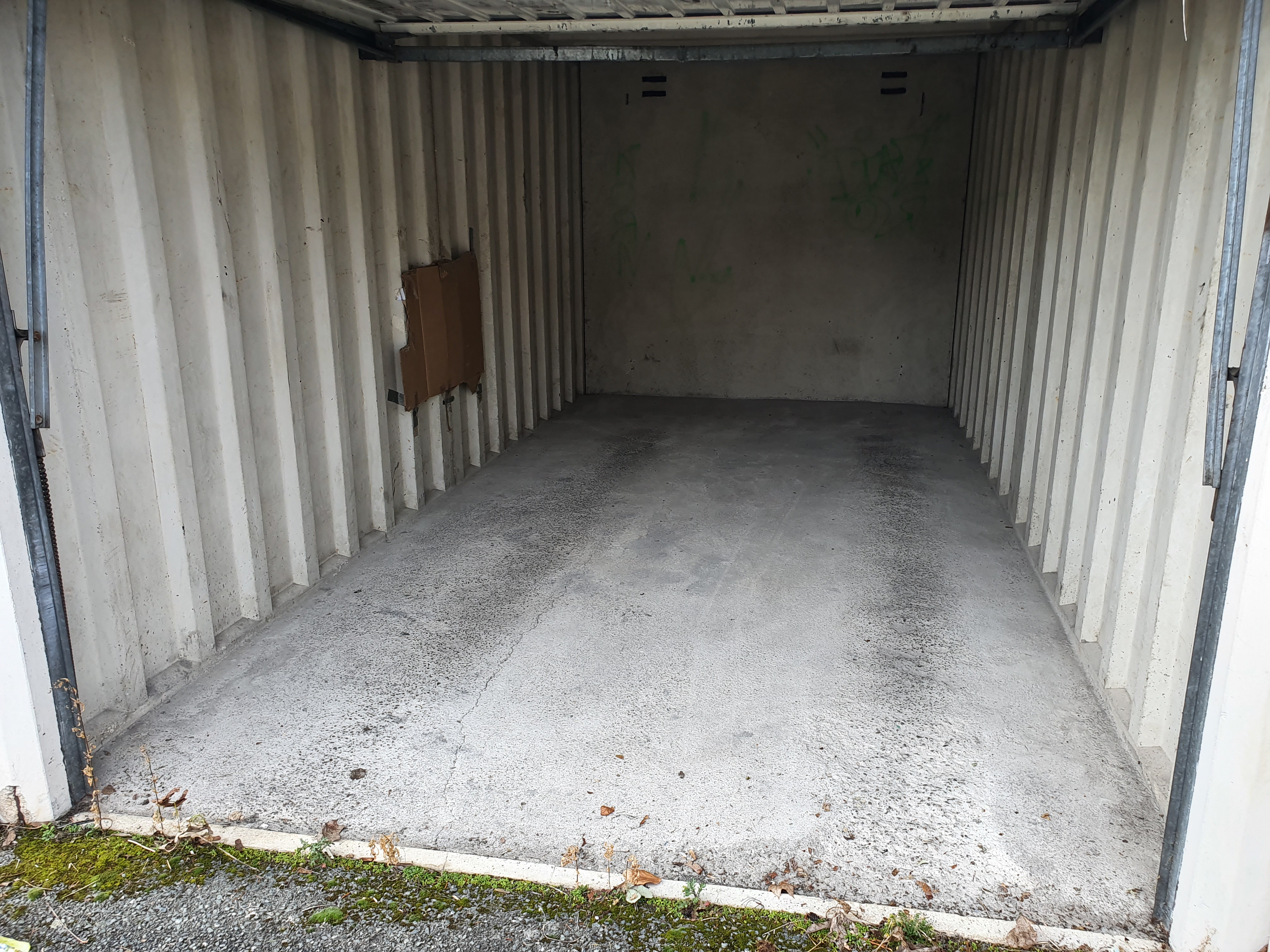 Box 13m² à louer RDC