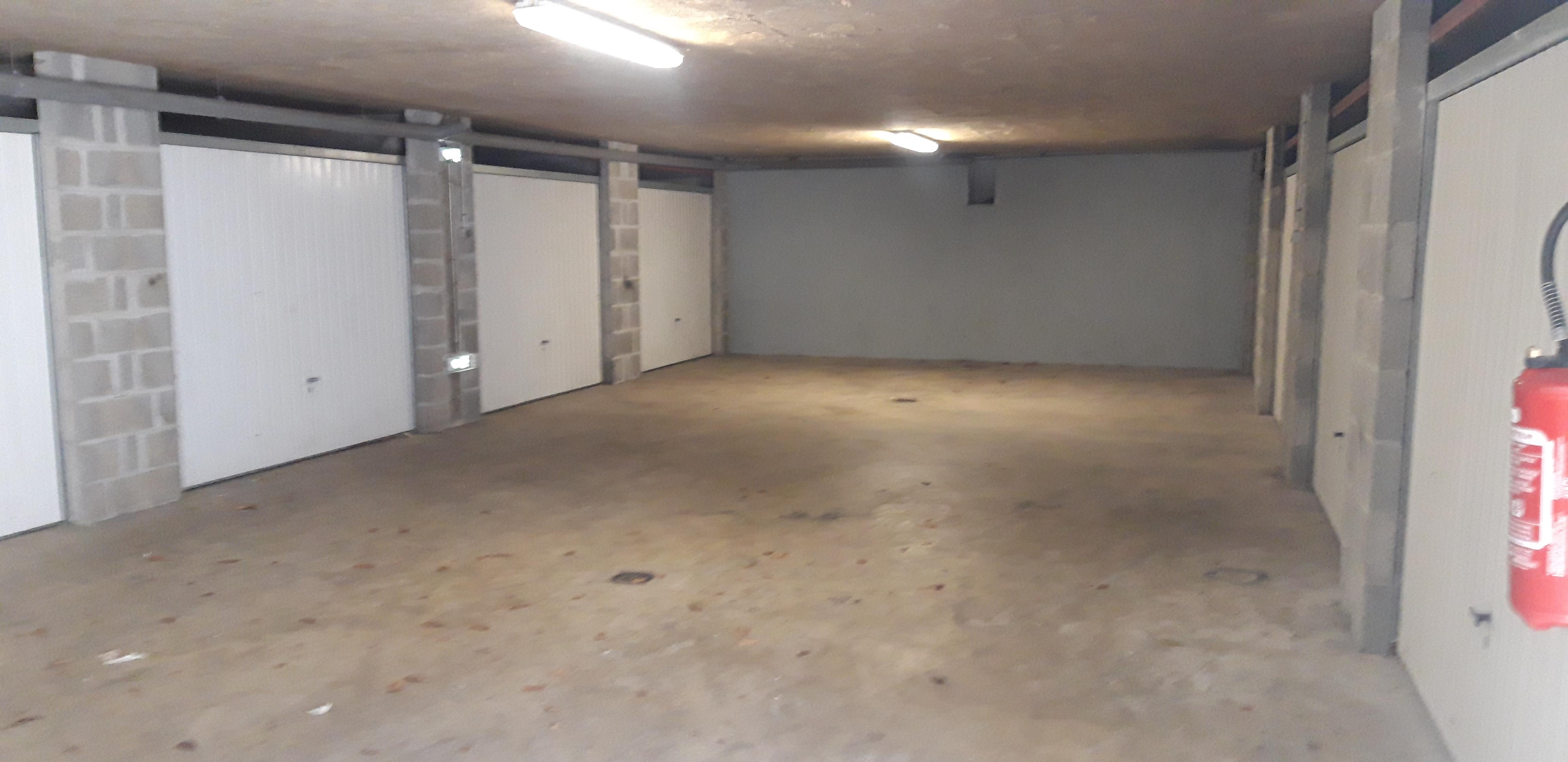 Garage sécurisé à louer