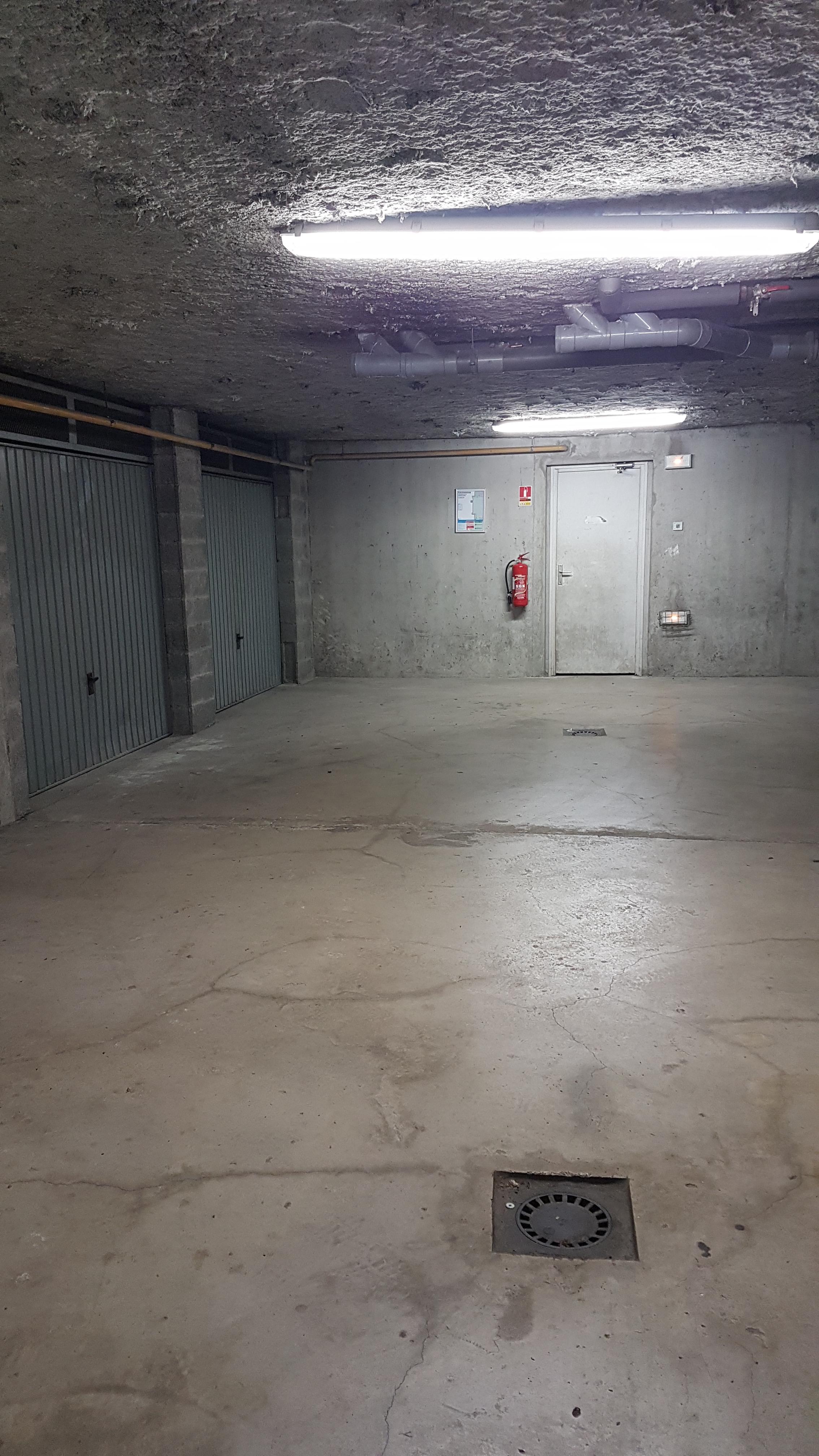 Parking / Garage