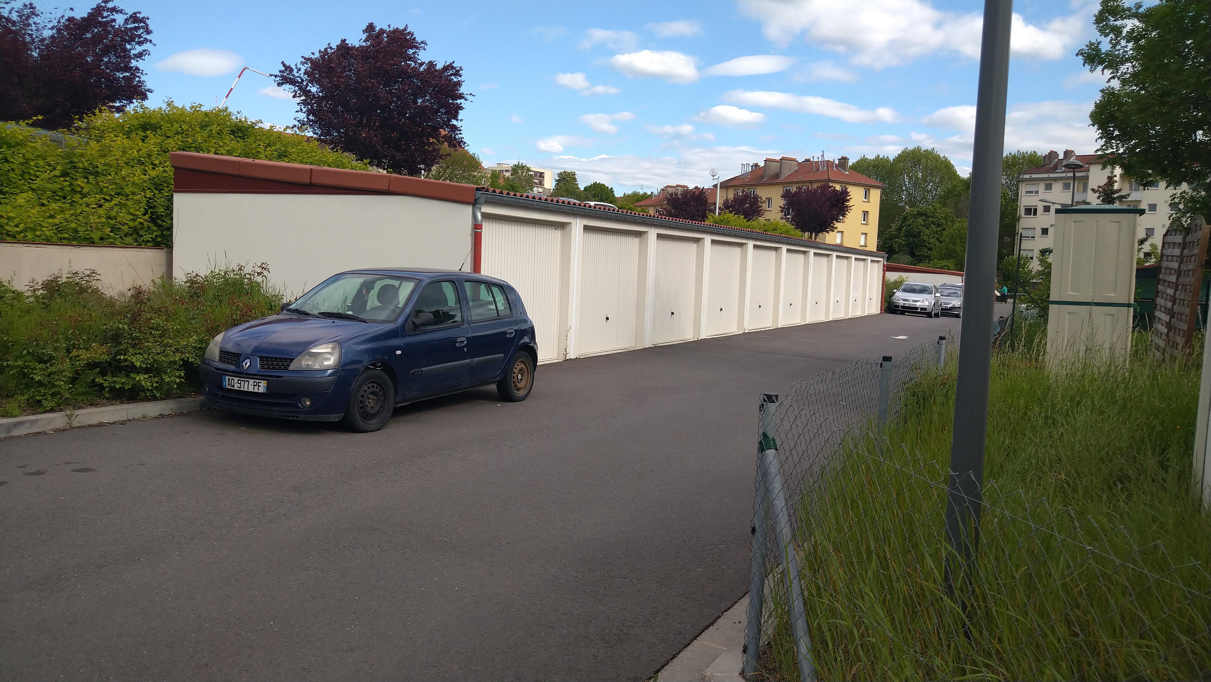 Stockage rez-de-chaussée sécurisé et sec