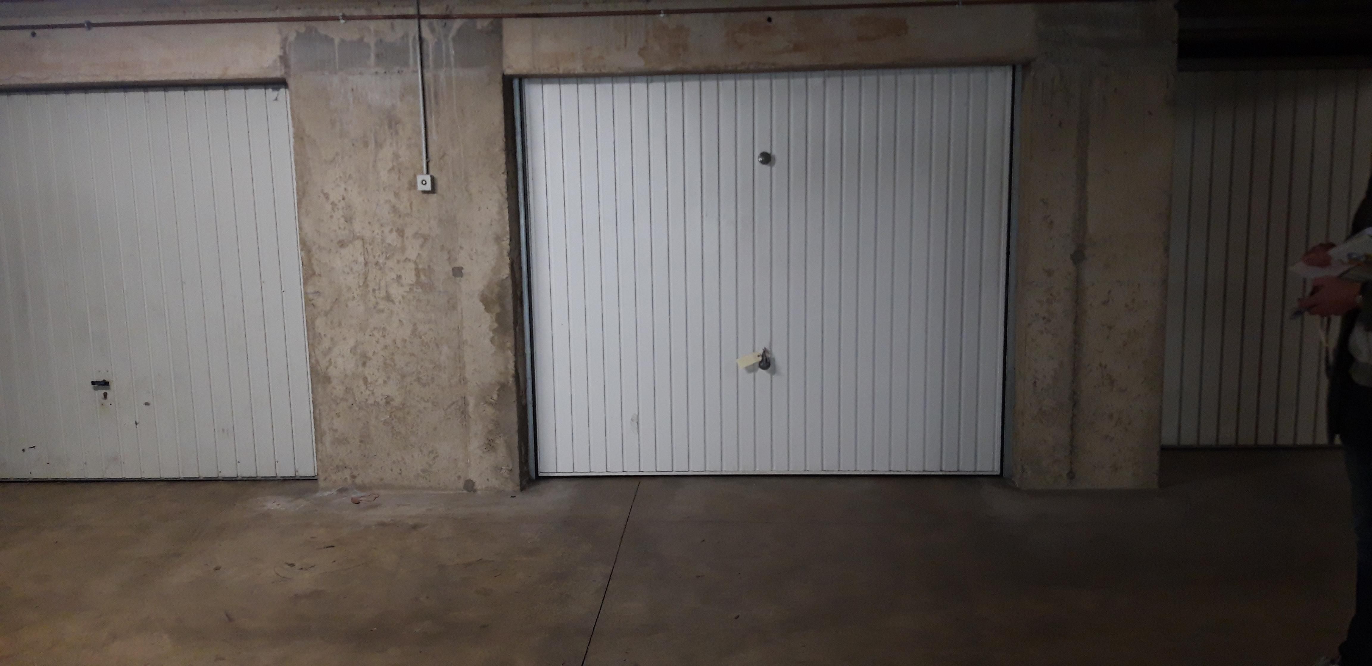 Garage fermé pour parking