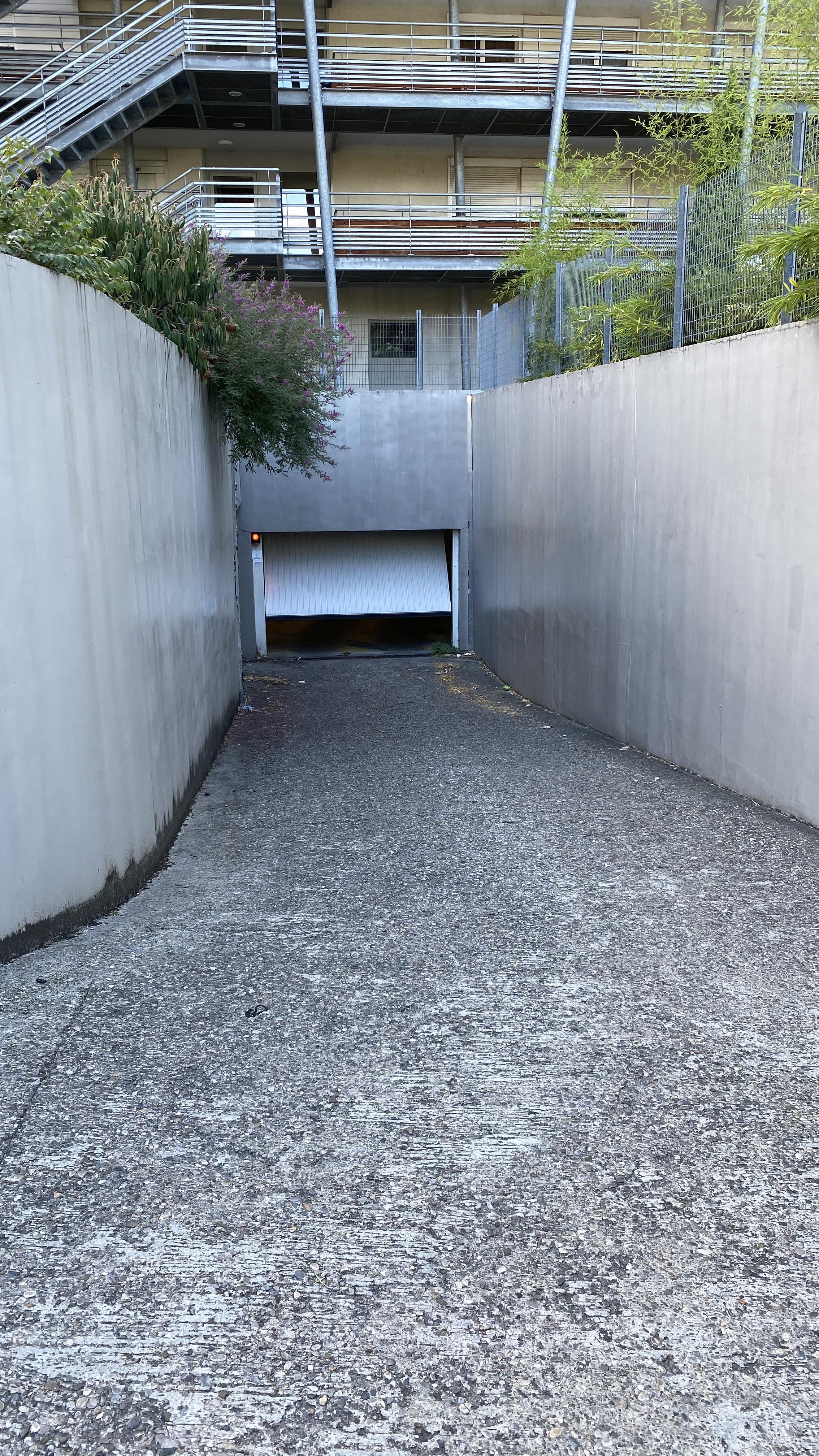 Location garage fermé proche CHU Grenoble