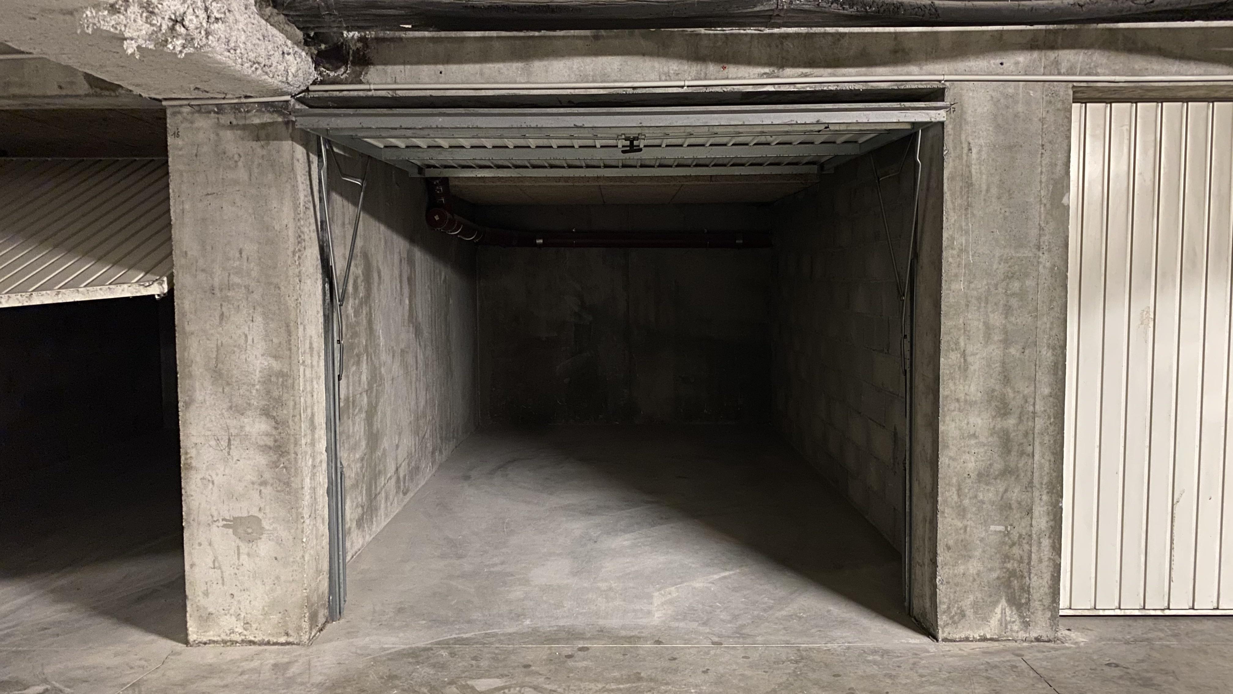 Garage privé / Proche de Grenoble / CHU