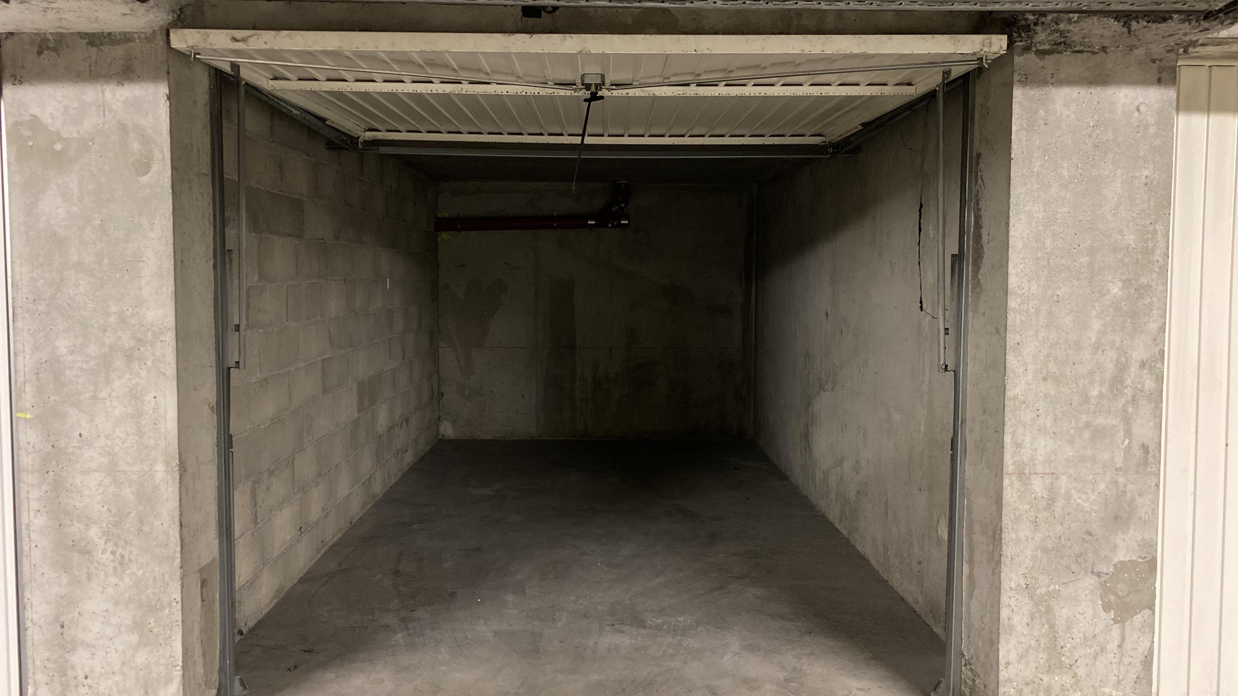 Garage fermé à la location / CHU Grenoble