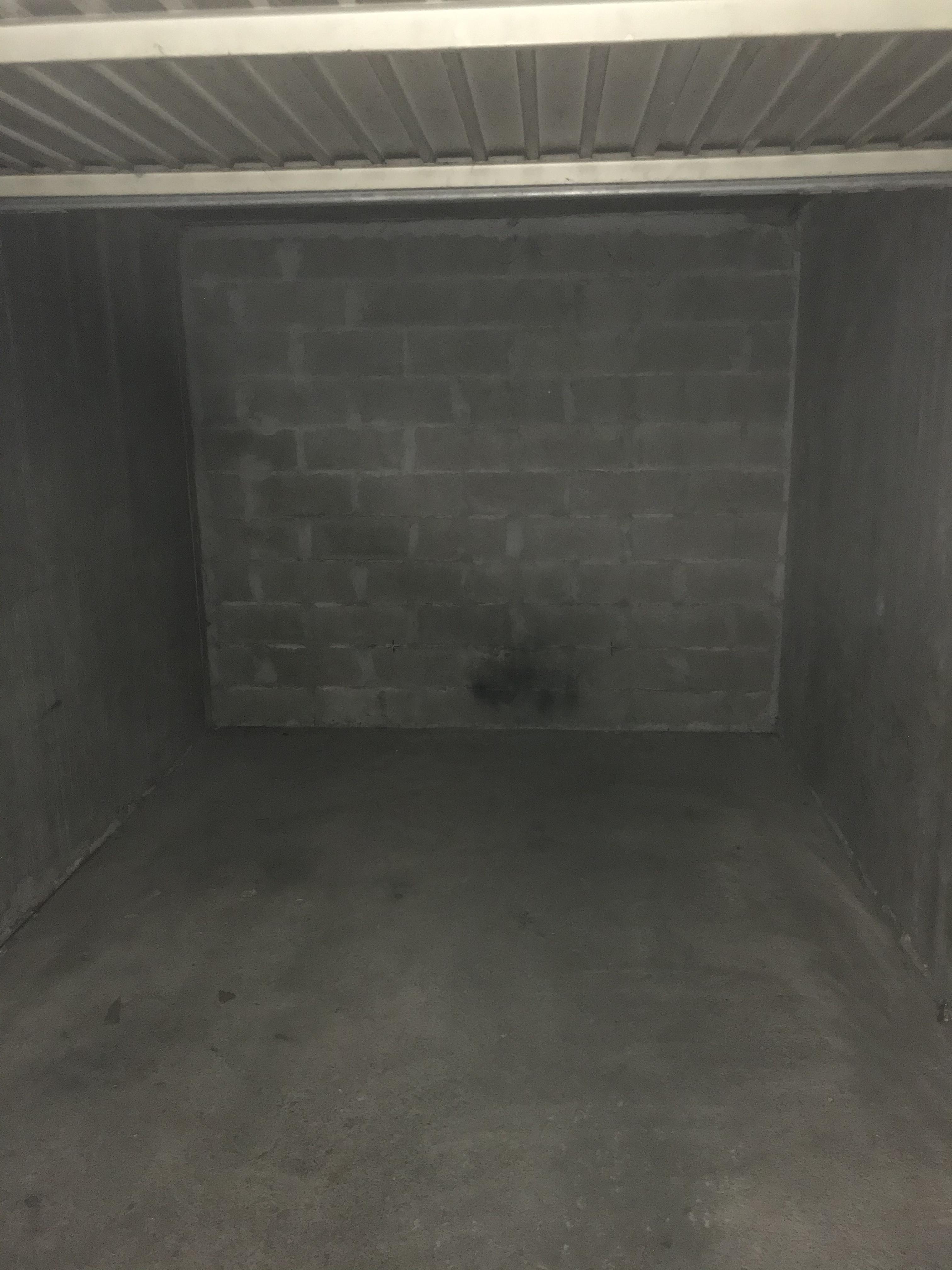 Garage à la location en sous-sol / Parking