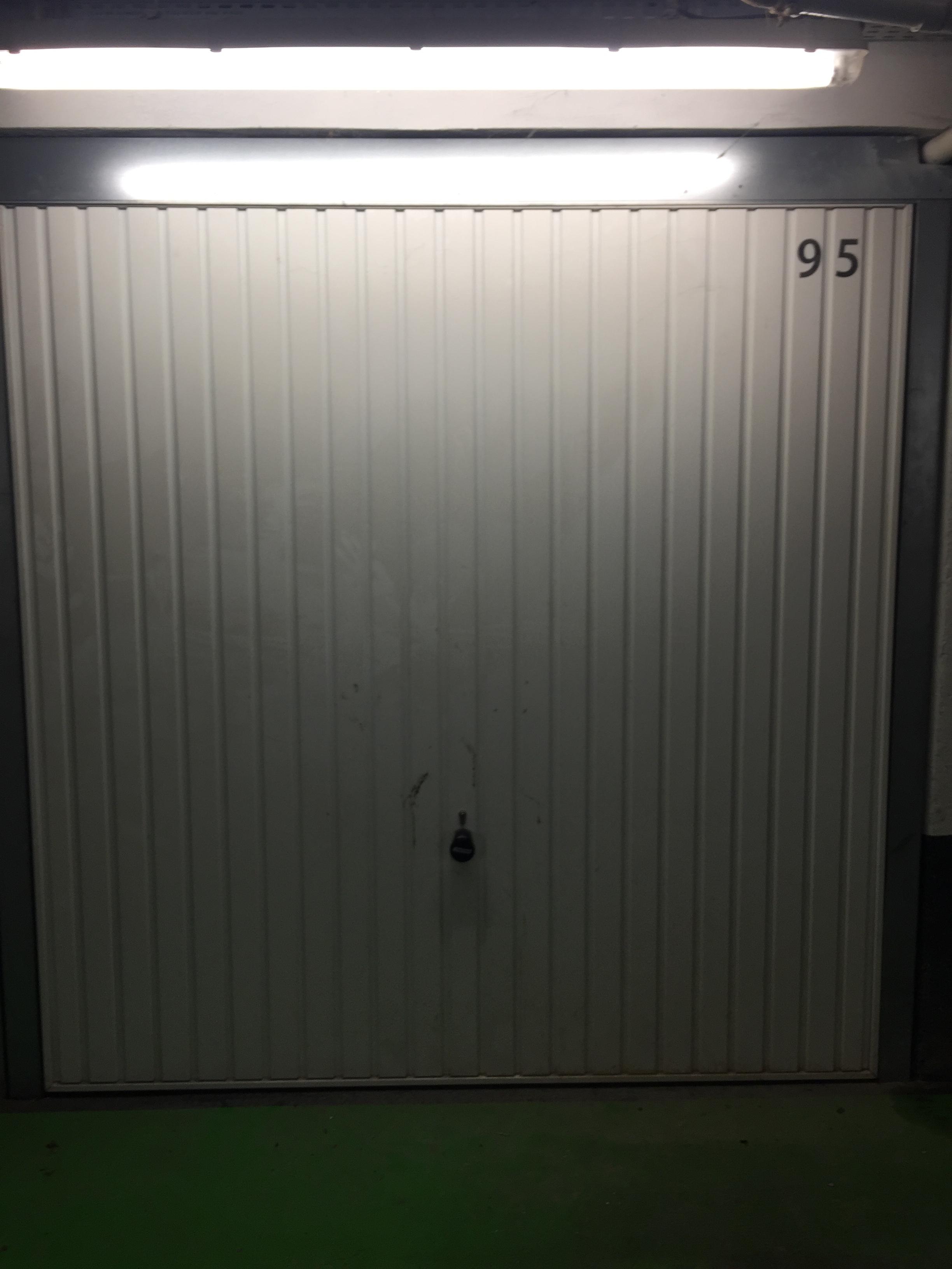 Garage/Box fermé sécurisé pour 2 roues