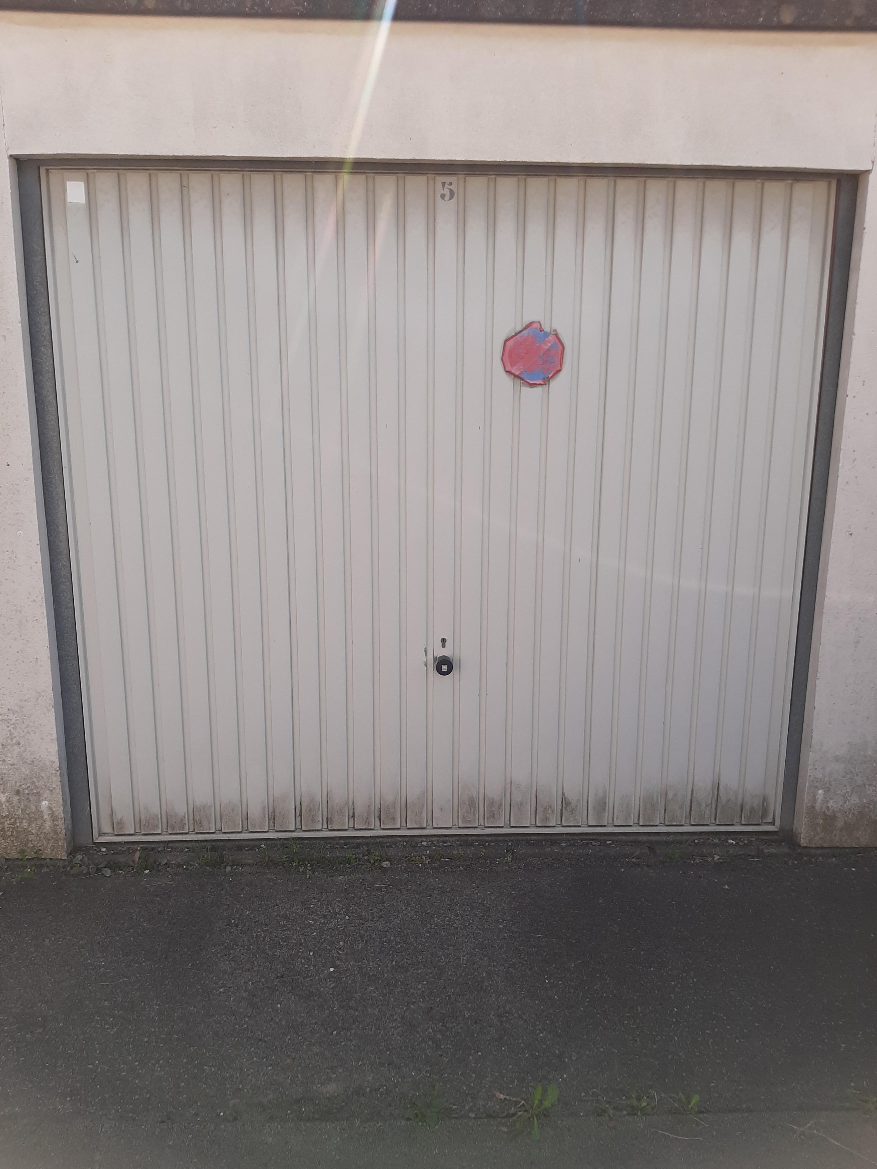 Box fermé : parking ou stockage