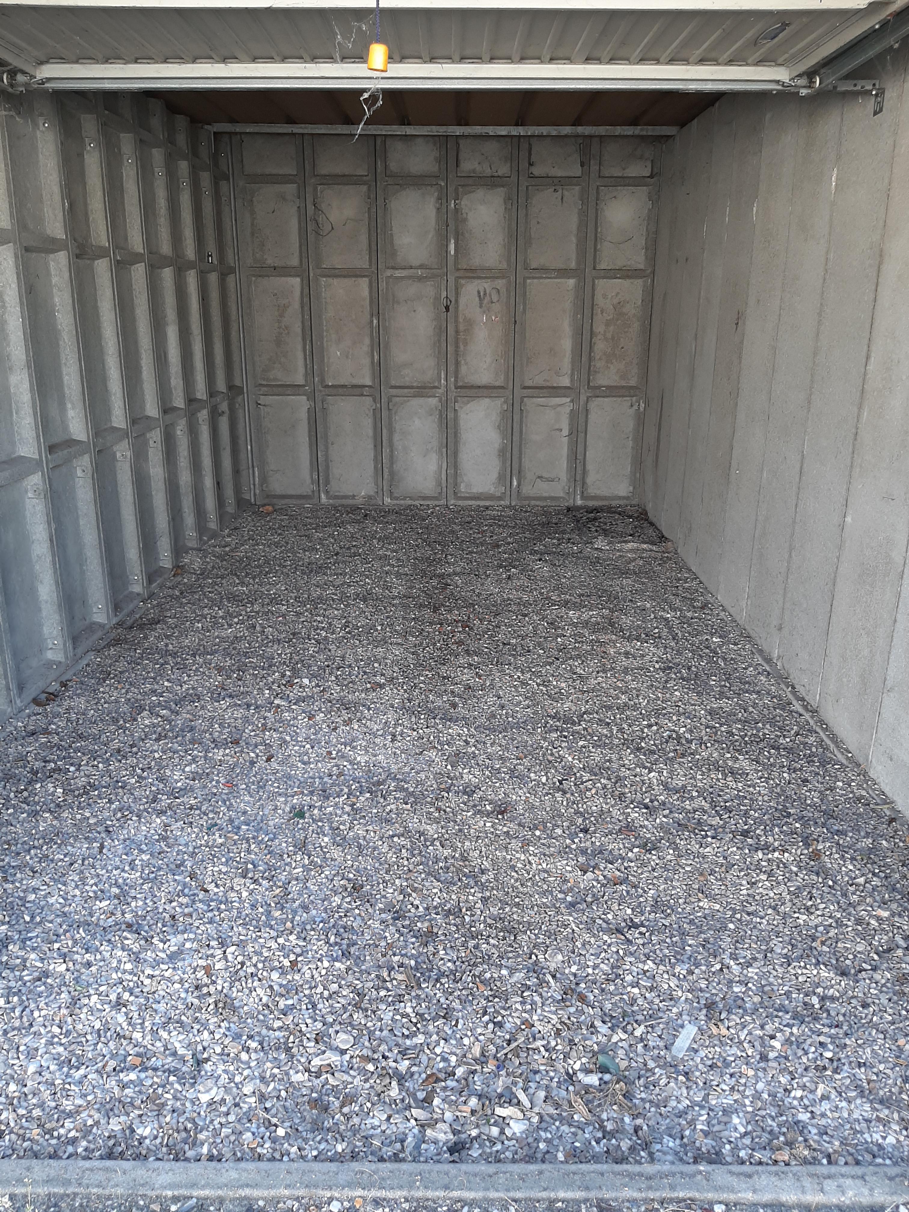 Box fermé : parking ou stockage