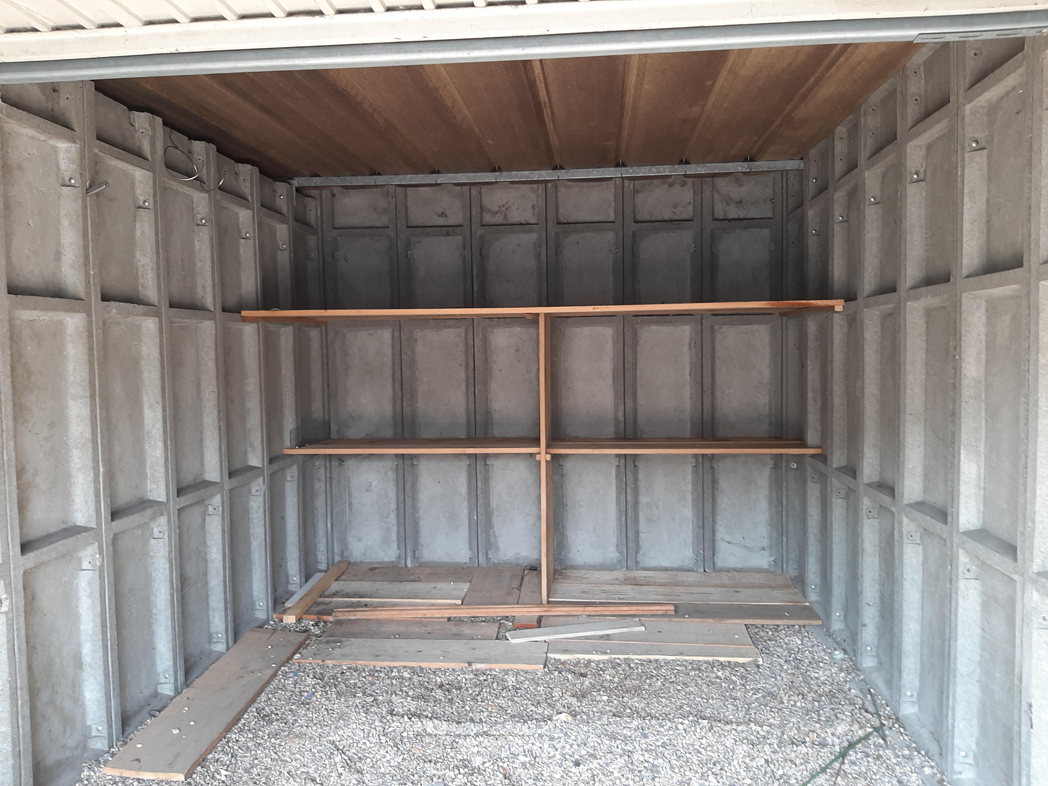 Box fermé en rez de chaussé / Stockage