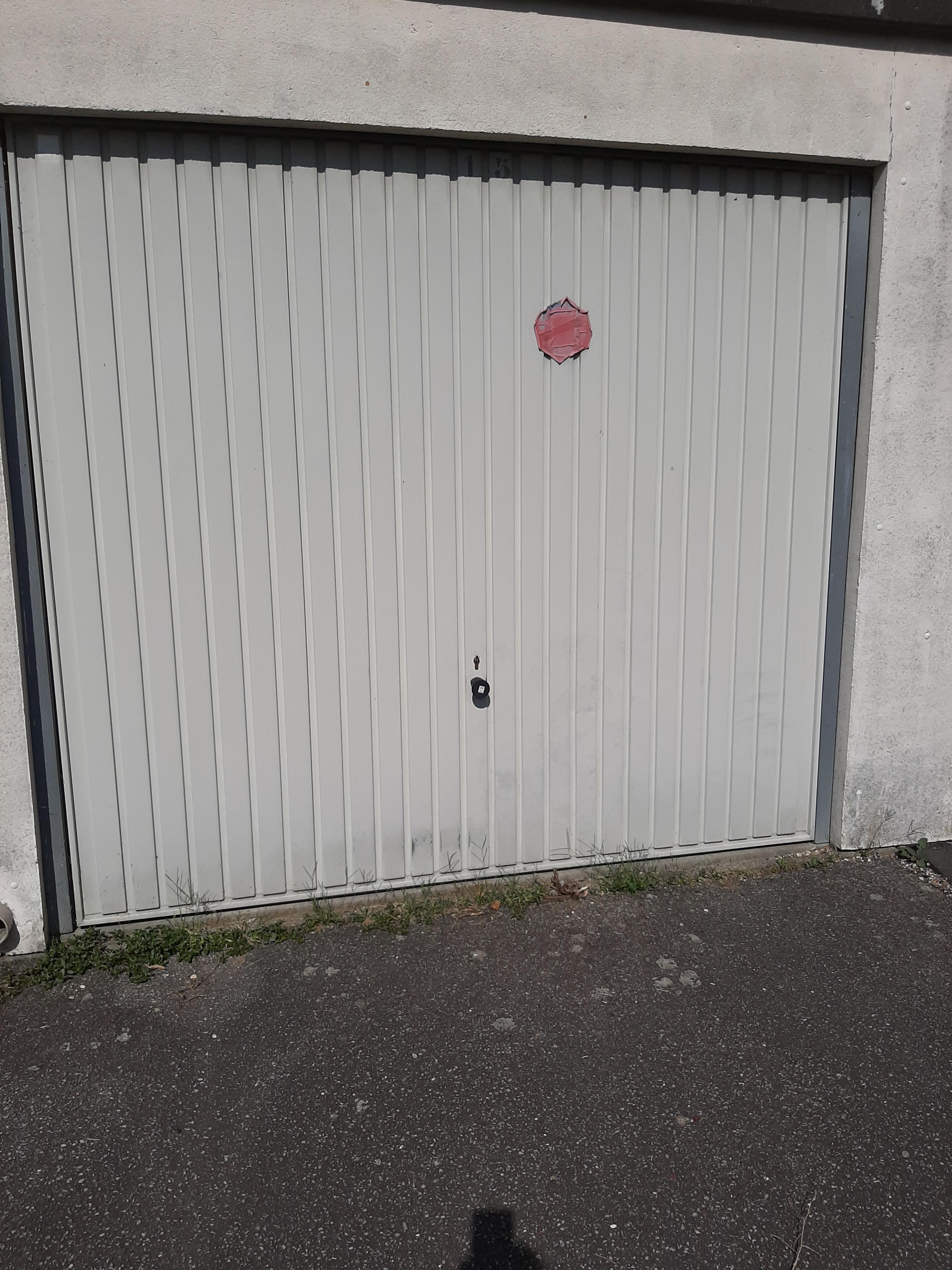 Garage à louer : stockage ou parking