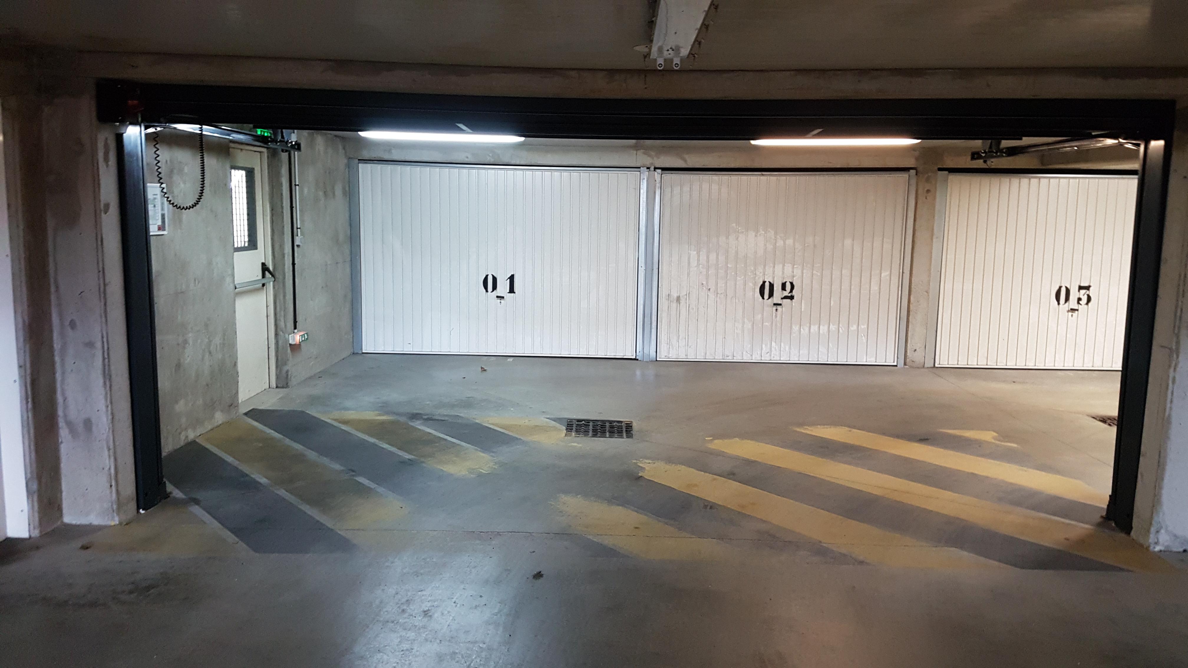 Garage fermé sécurisé en sous-sol