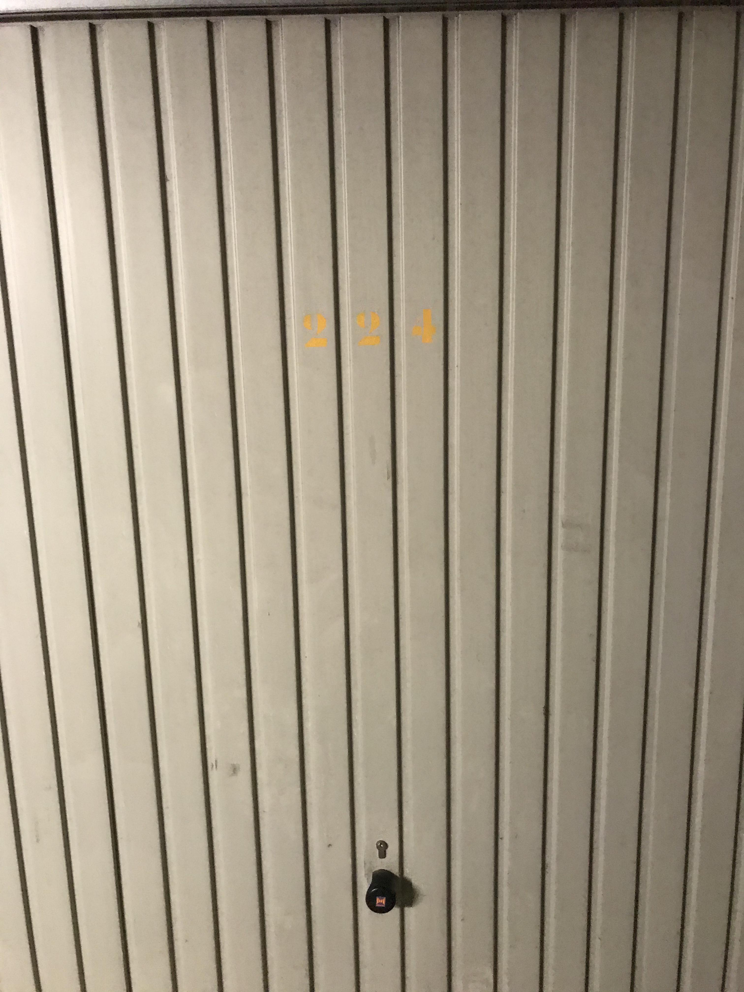 Parking sécurisé / garage / Box