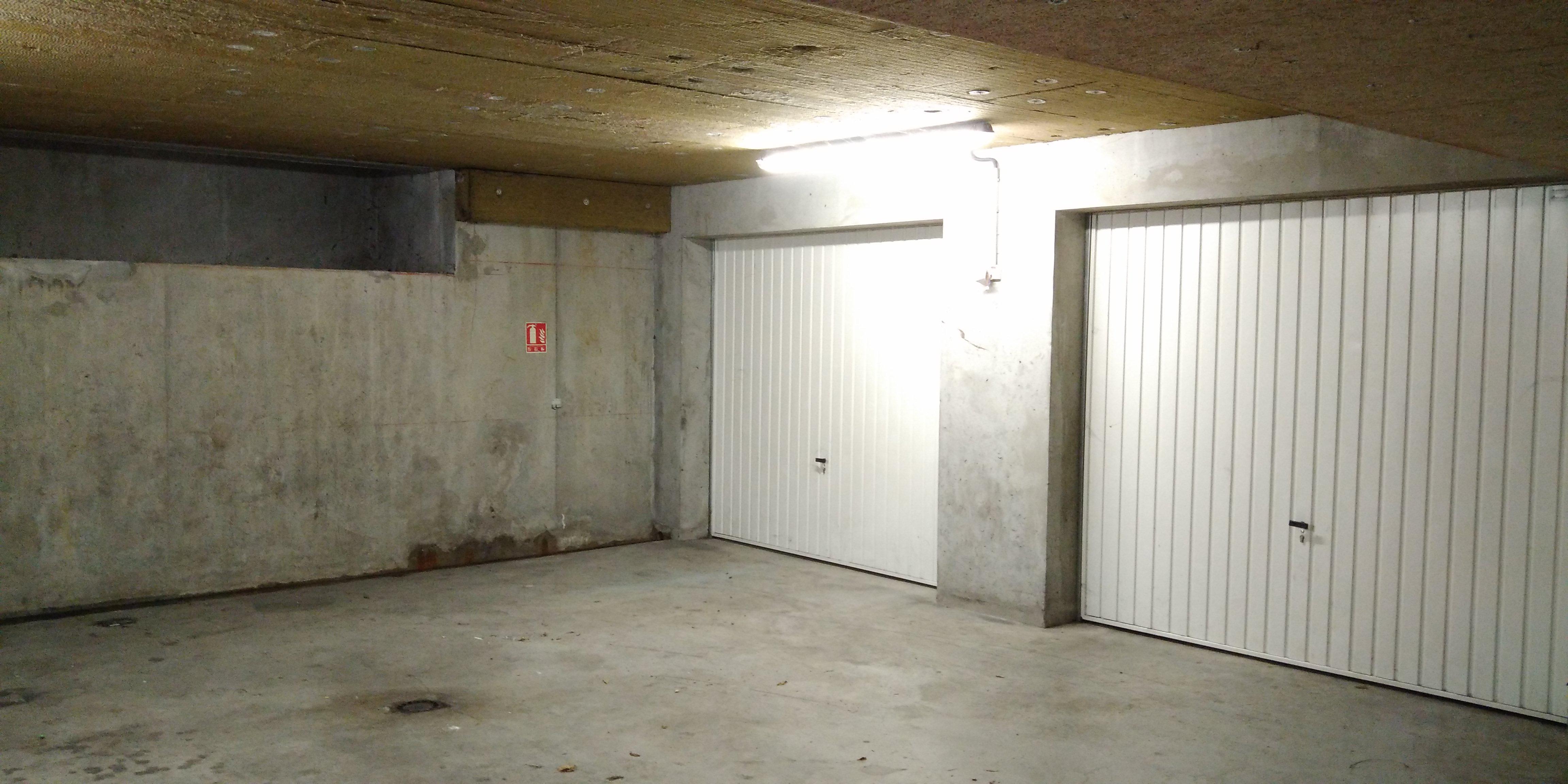 Parking fermé en sous-sol / Bourg