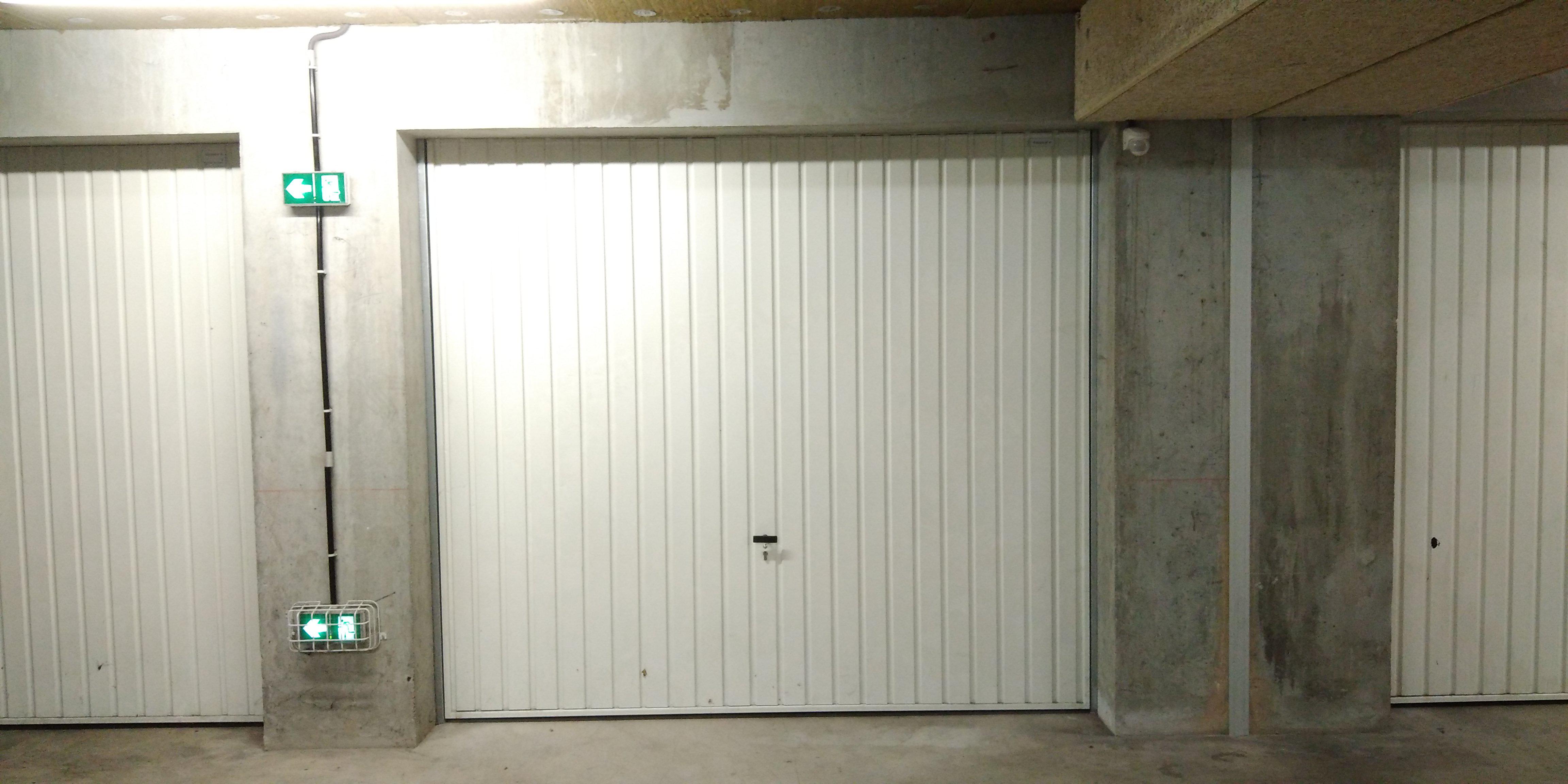 Parking fermé / Bourg Est / Parc Besson