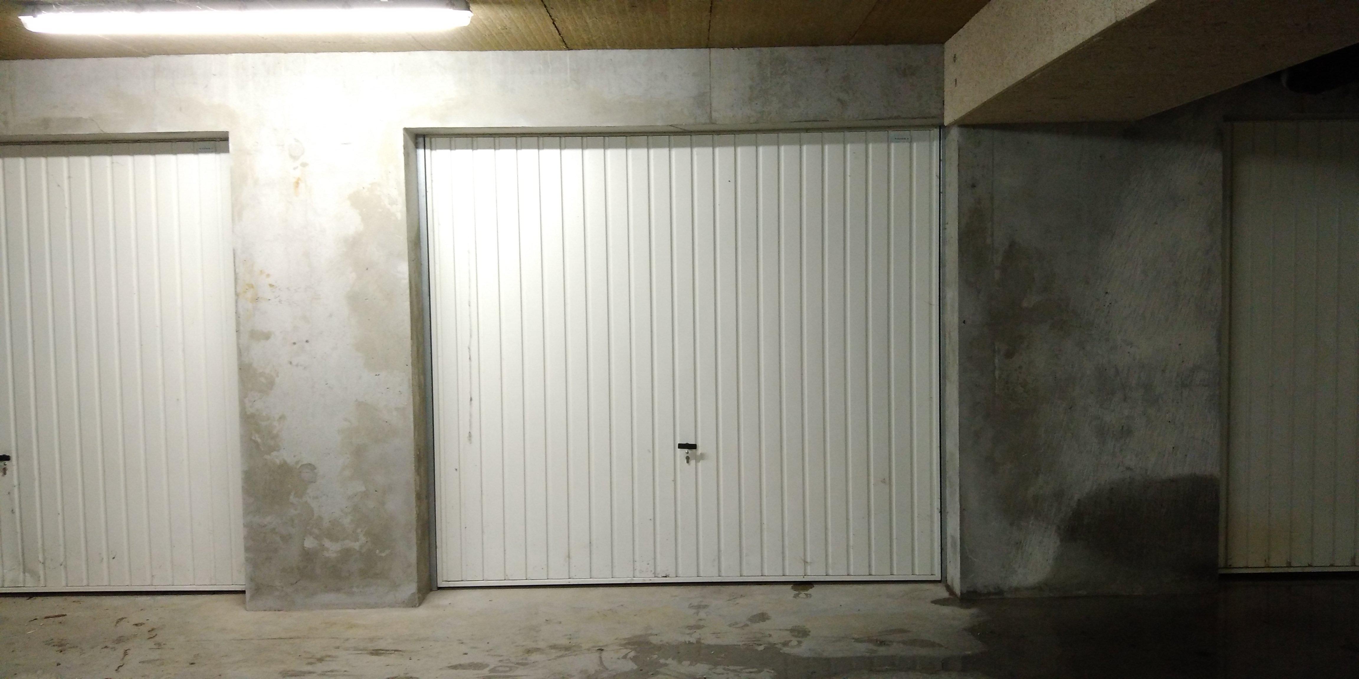 Parking fermé / Bourg-en-Bresse / Est