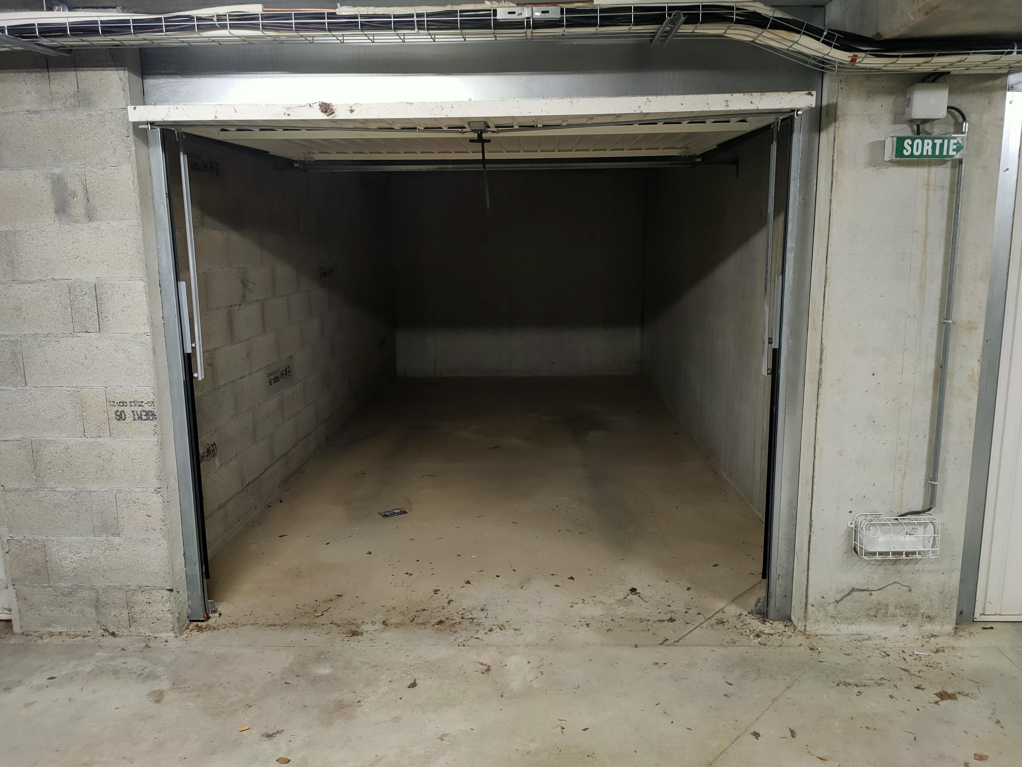 Grand box en sous-sol sécurisé