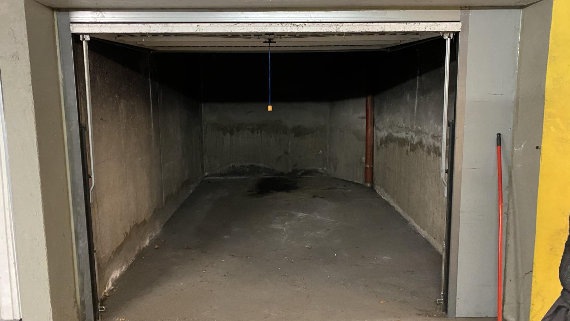 Garage fermé / Grenoble