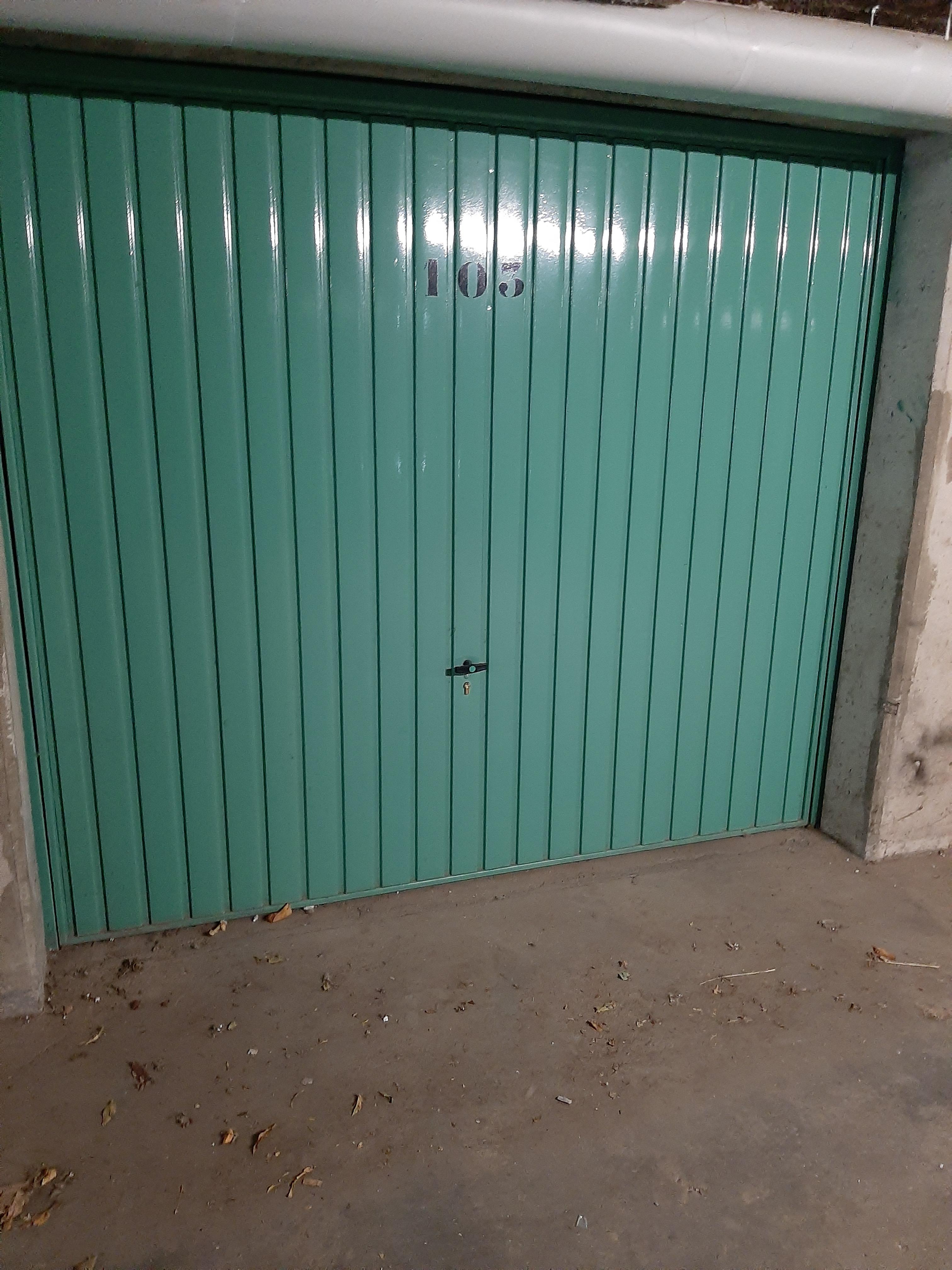Garage sécurisé en Rez-de-chaussée couvert sur Les Andelys