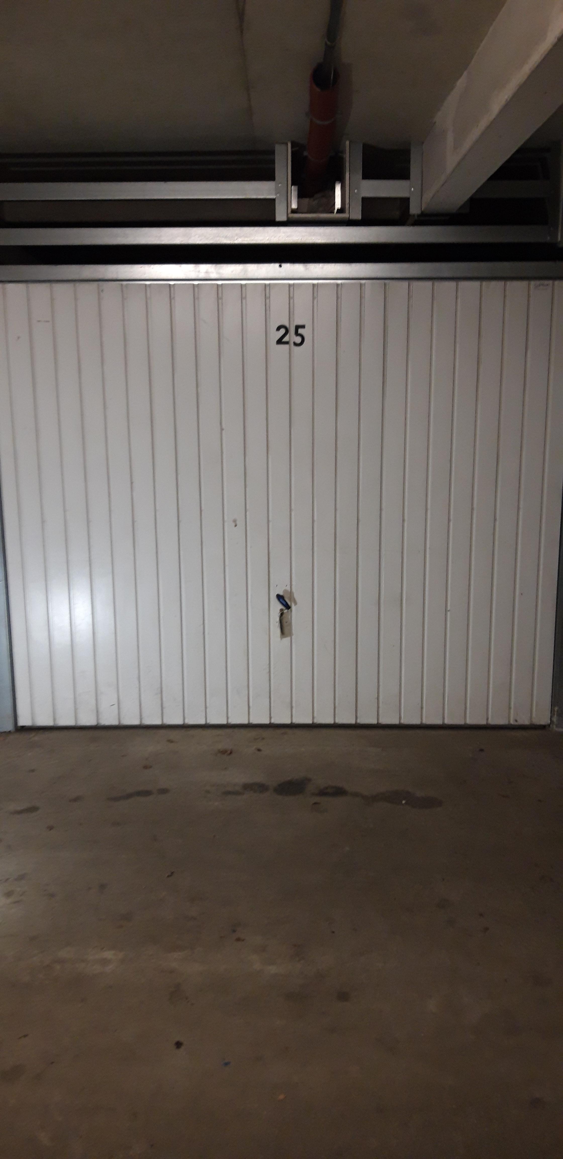 Garage en sous-sol / Parking fermé