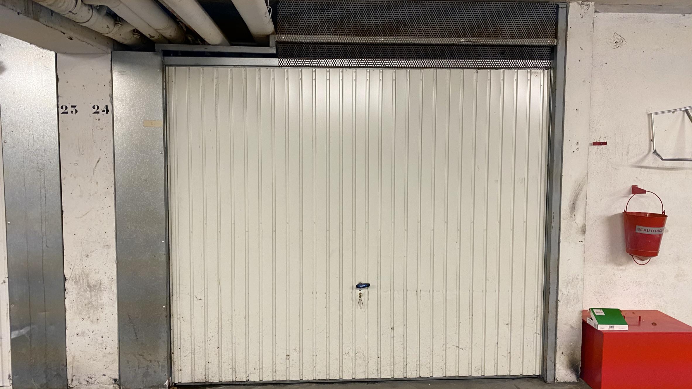 Box fermé stationnement