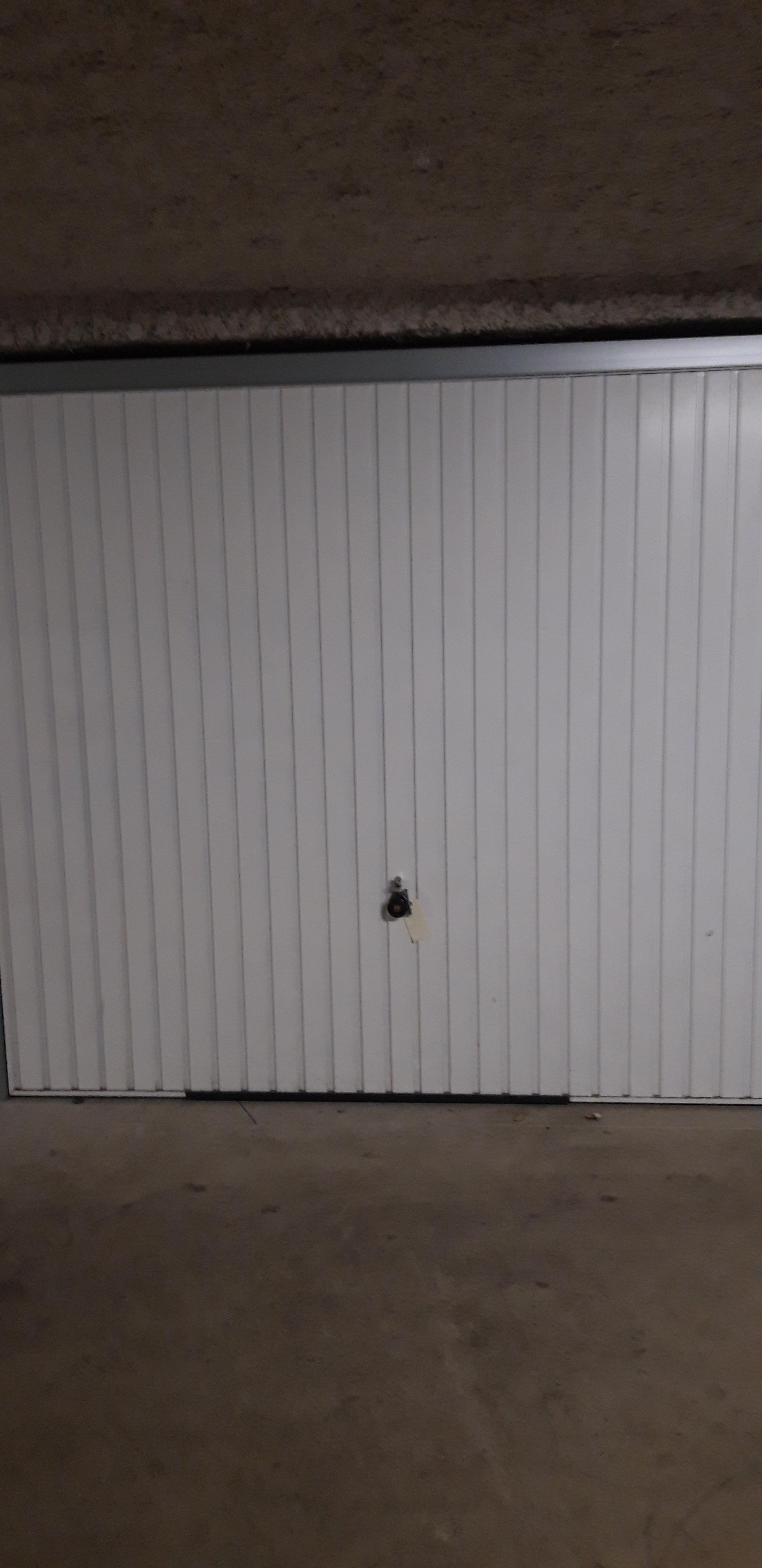 Garage fermé en sous-sol à louer