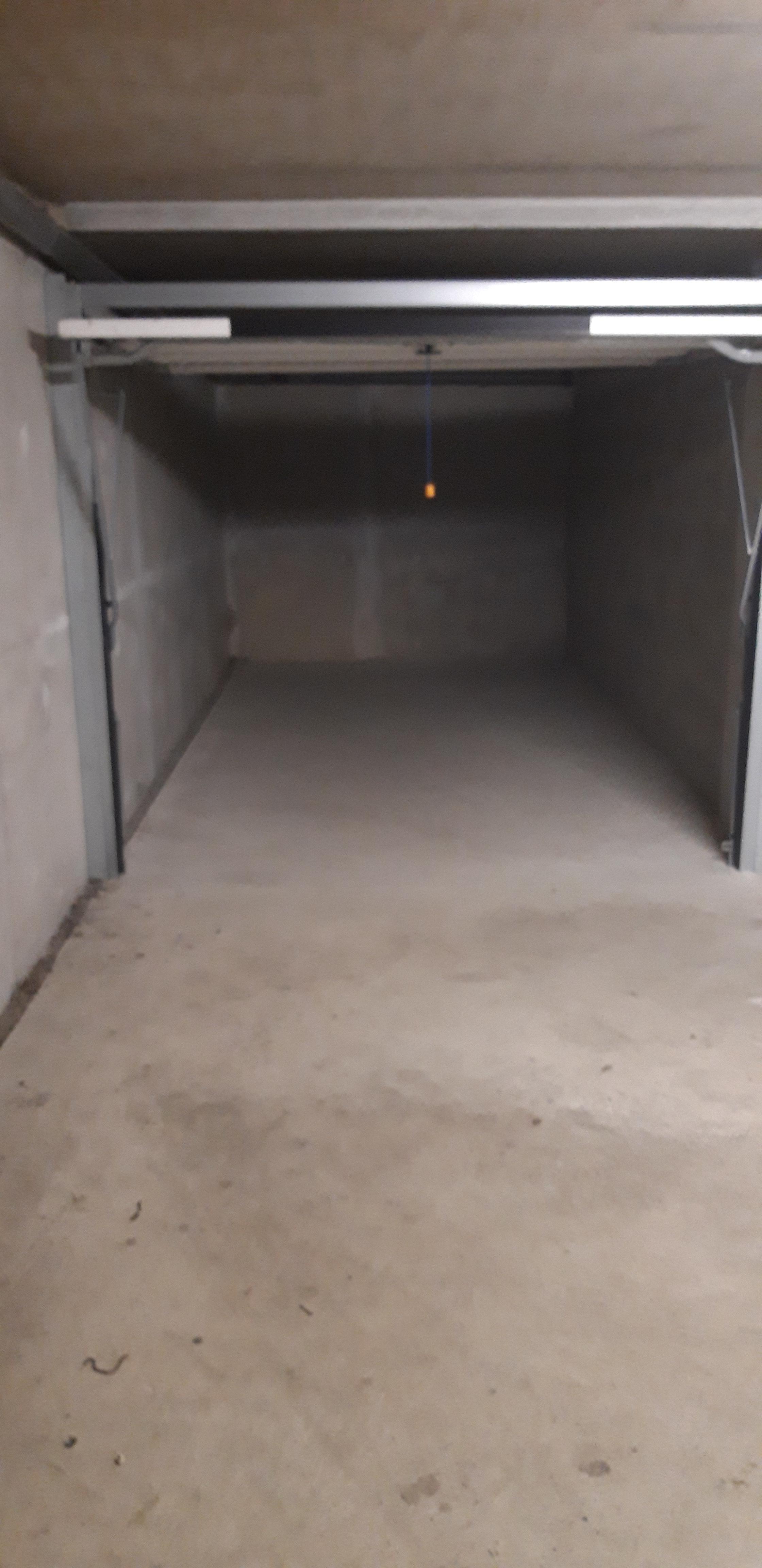 Garage fermé en sous-sol à louer
